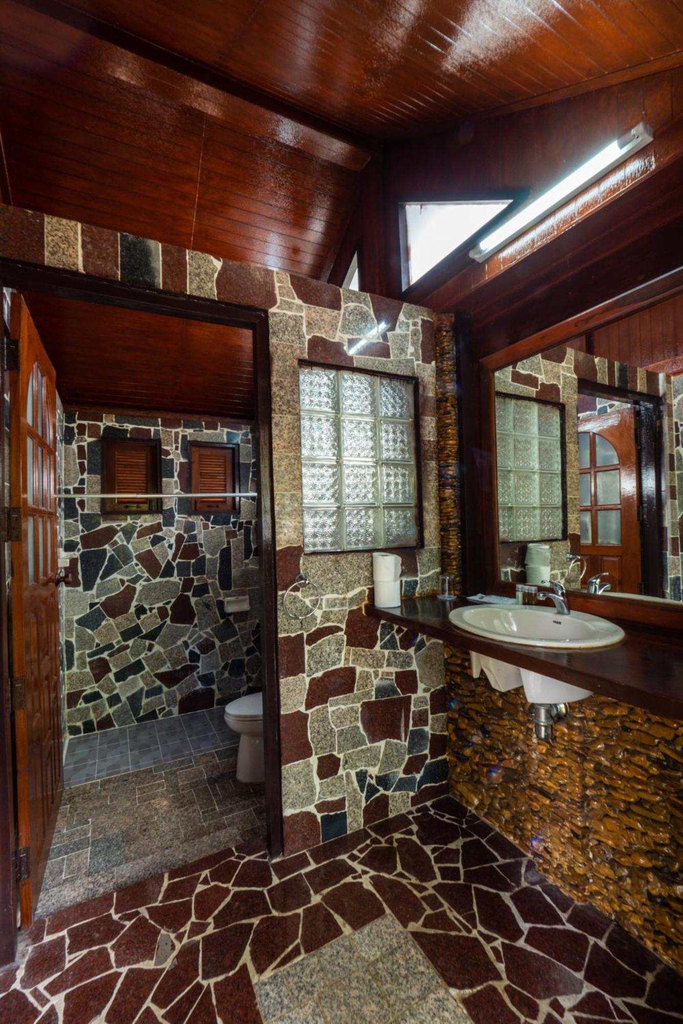 Ratmanee House