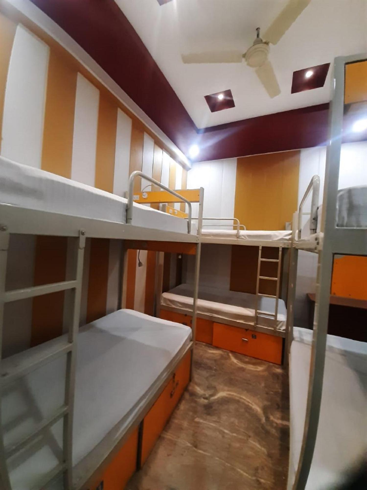 Friends Guest House & Hostel- near TAJ MAHAL