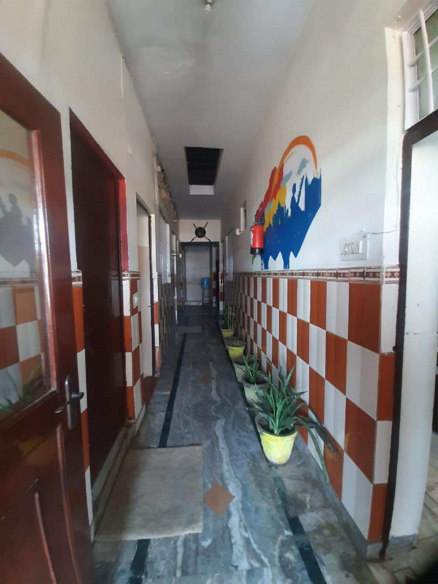 Friends Guest House & Hostel- near TAJ MAHAL