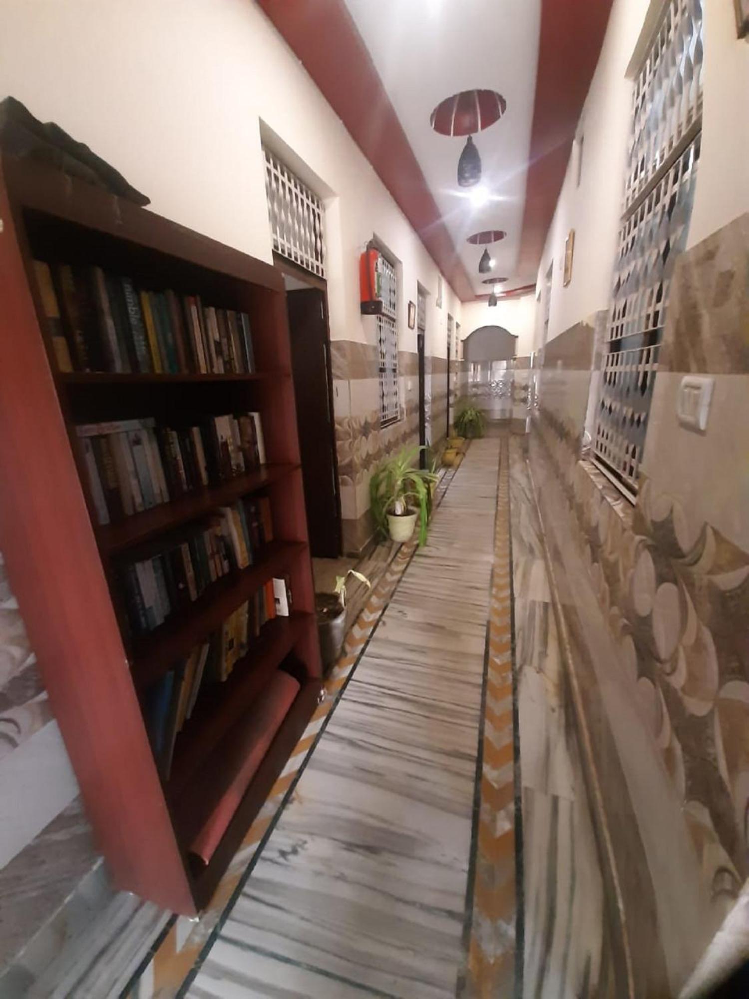 Friends Guest House & Hostel- near TAJ MAHAL