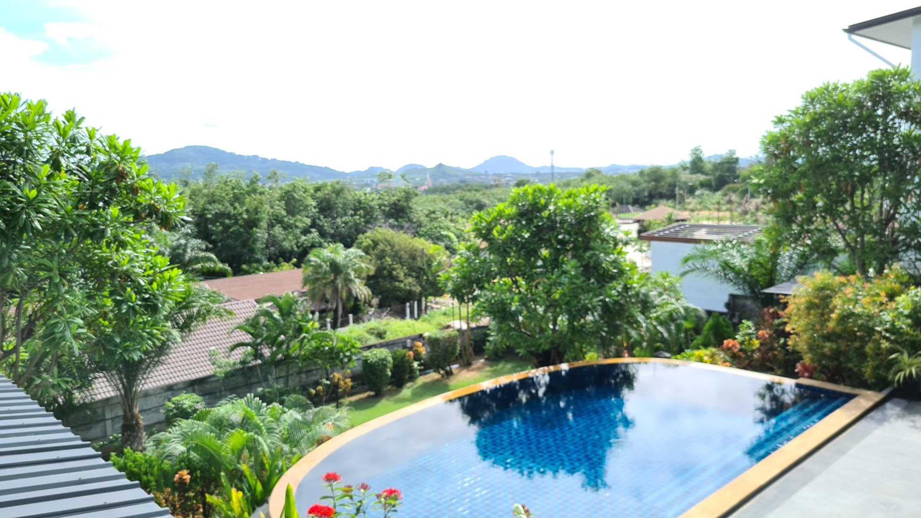Spacious 8BR Private Pool Villa in Chalong, Chalong - 5