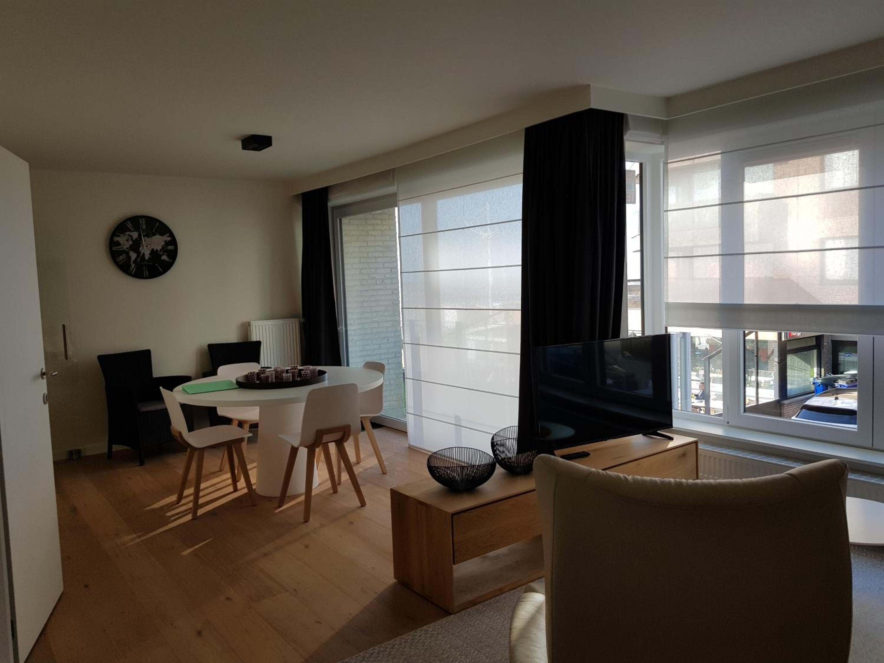 Koksijde Zeedijk LaDigue102 appartement-lateraal zeezicht view 2