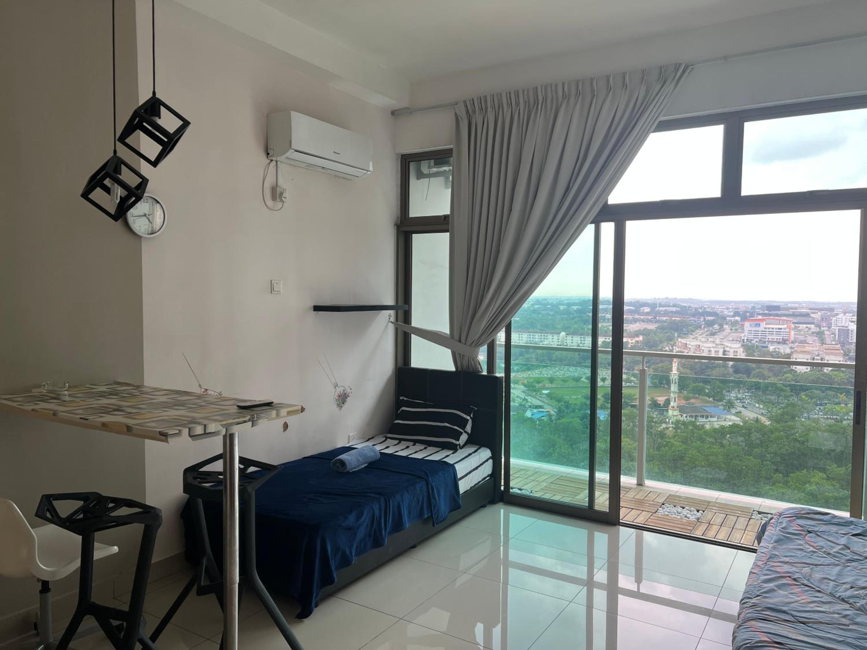 19-JY Sweet Homestay Studio High Floor at PALAZIO Mount Austin