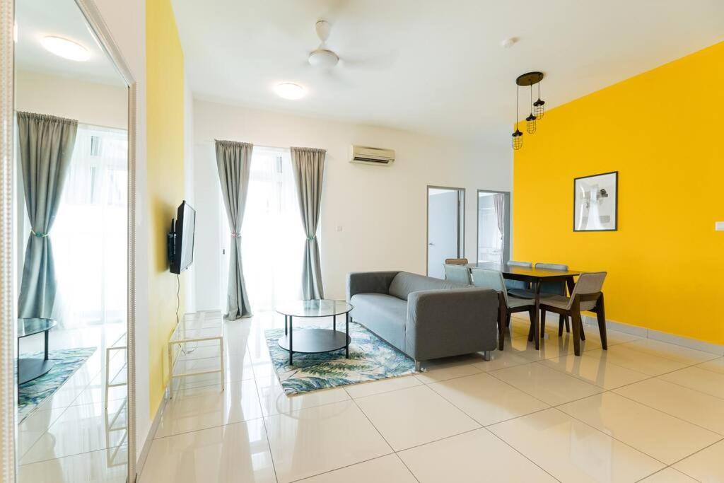 TR Residence Lovely 3 BR unit 6pax next to Titiwangsa LRT