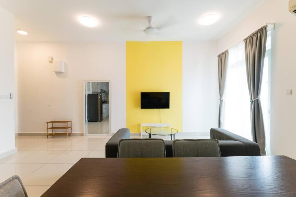 TR Residence Lovely 3 BR unit 6pax next to Titiwangsa LRT