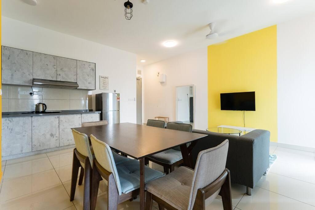 TR Residence Lovely 3 BR unit 6pax next to Titiwangsa LRT