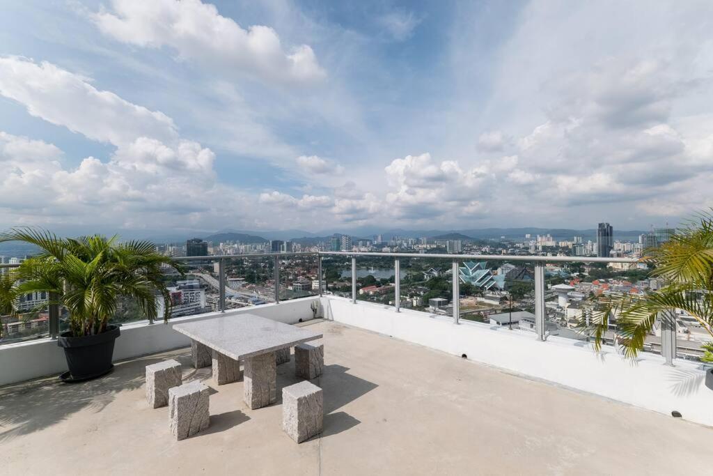 TR Residence Lovely 3 BR unit 6pax next to Titiwangsa LRT