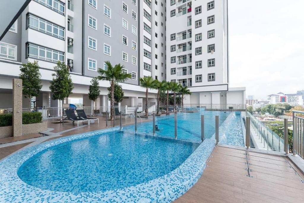 TR Residence Lovely 3 BR unit 6pax next to Titiwangsa LRT