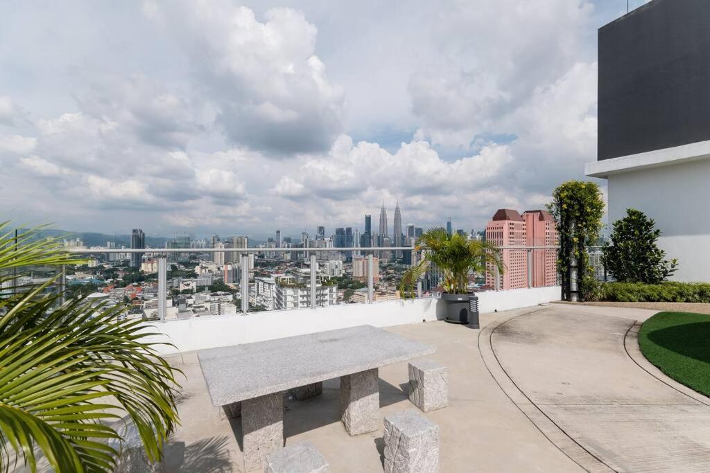 TR Residence Lovely 3 BR unit 6pax next to Titiwangsa LRT