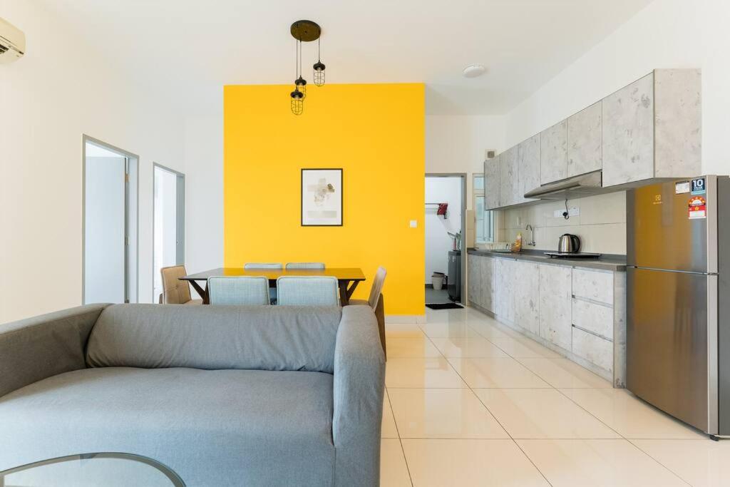 TR Residence Lovely 3 BR unit 6pax next to Titiwangsa LRT