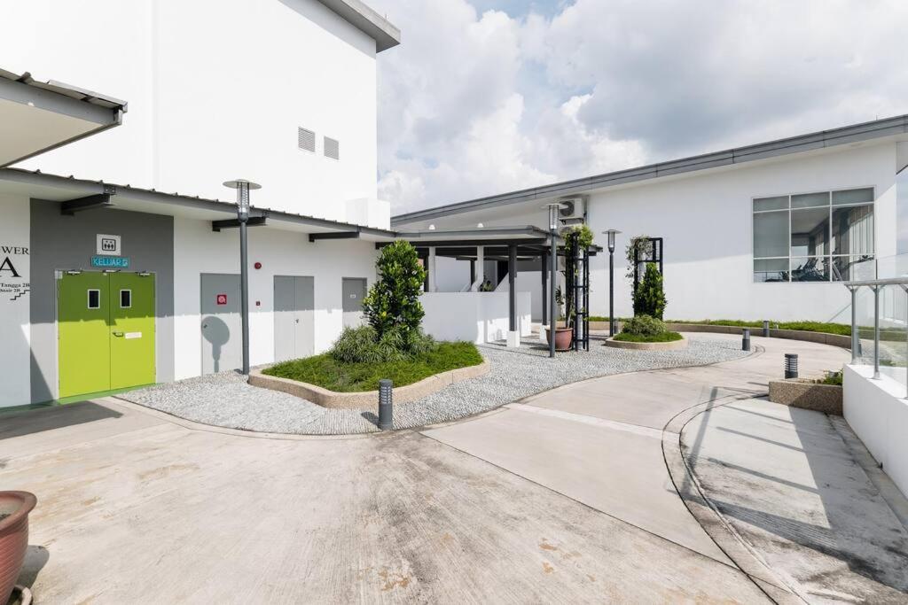 TR Residence Lovely 3 BR unit 6pax next to Titiwangsa LRT
