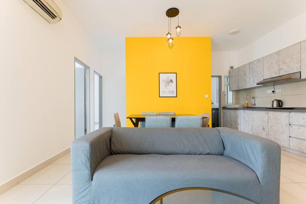 TR Residence Lovely 3 BR unit 6pax next to Titiwangsa LRT