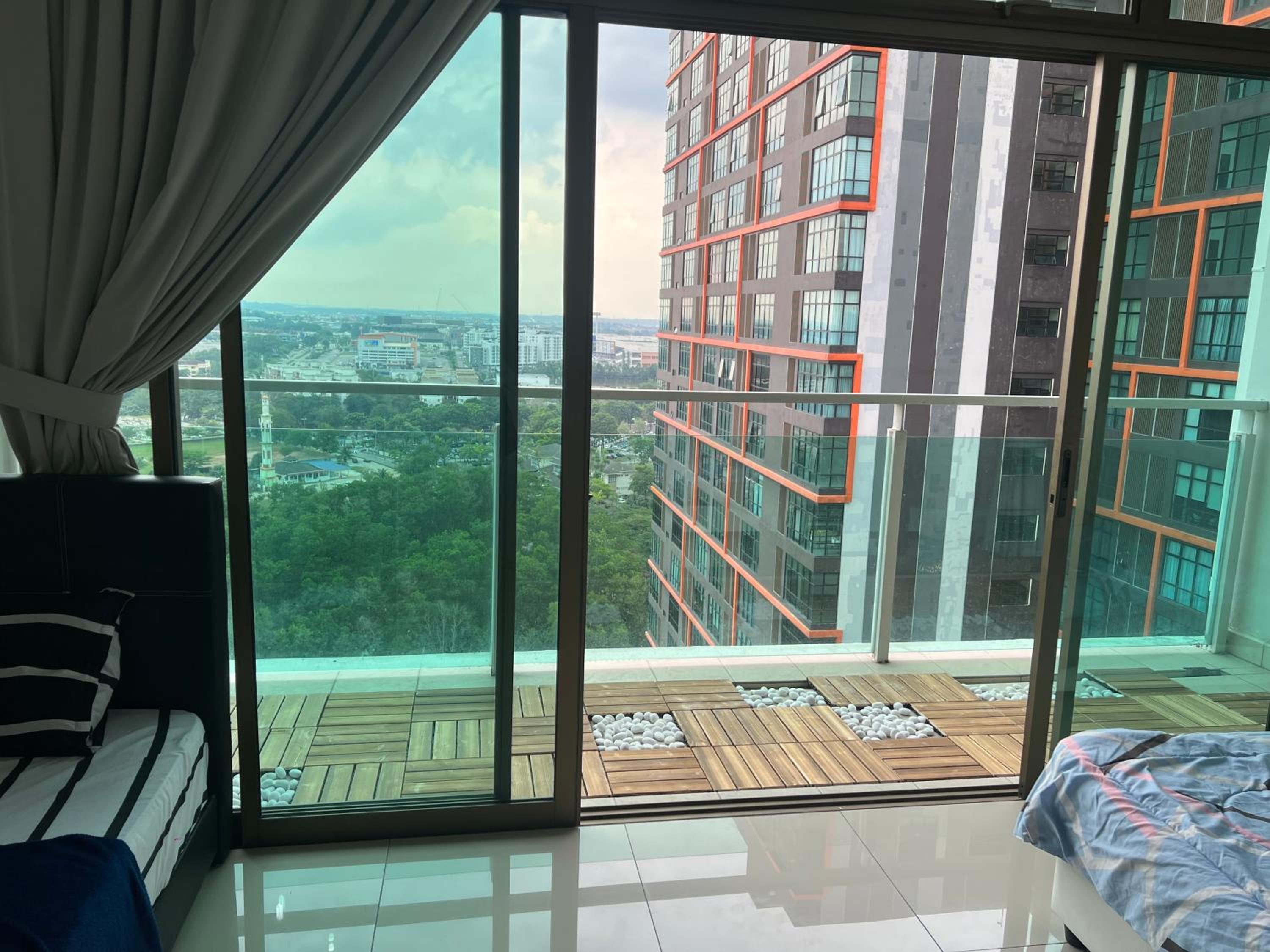 19-JY Sweet Homestay Studio High Floor at PALAZIO Mount Austin