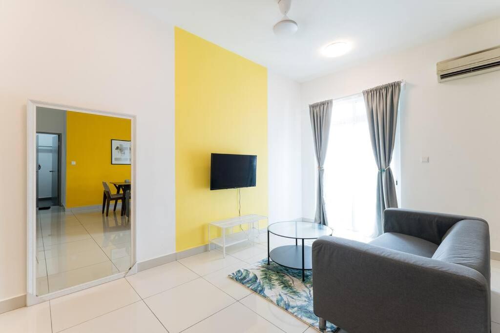 TR Residence Lovely 3 BR unit 6pax next to Titiwangsa LRT