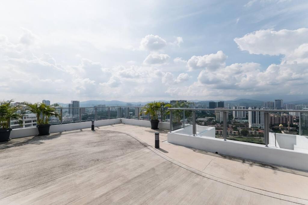TR Residence Lovely 3 BR unit 6pax next to Titiwangsa LRT