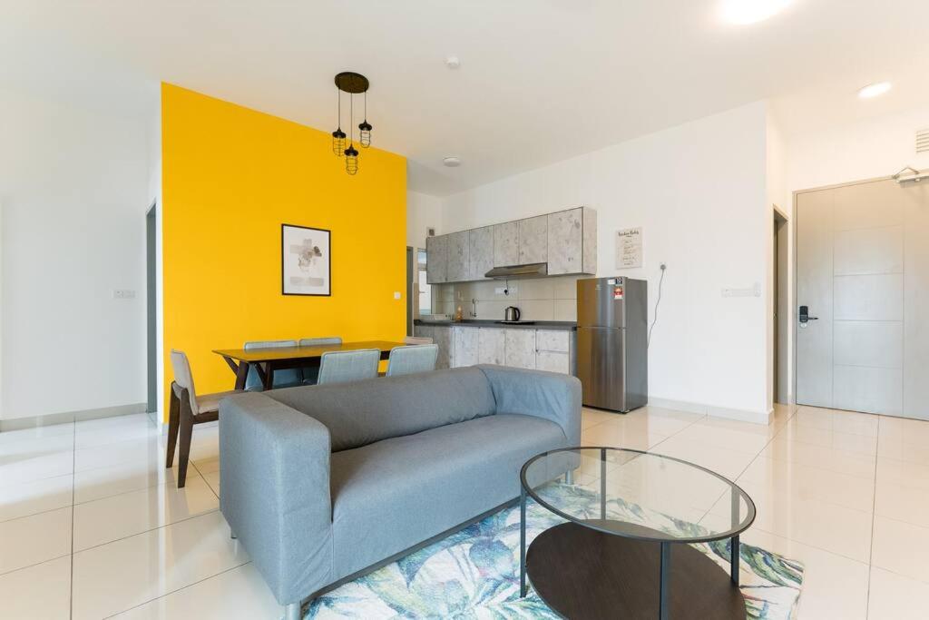 TR Residence Lovely 3 BR unit 6pax next to Titiwangsa LRT