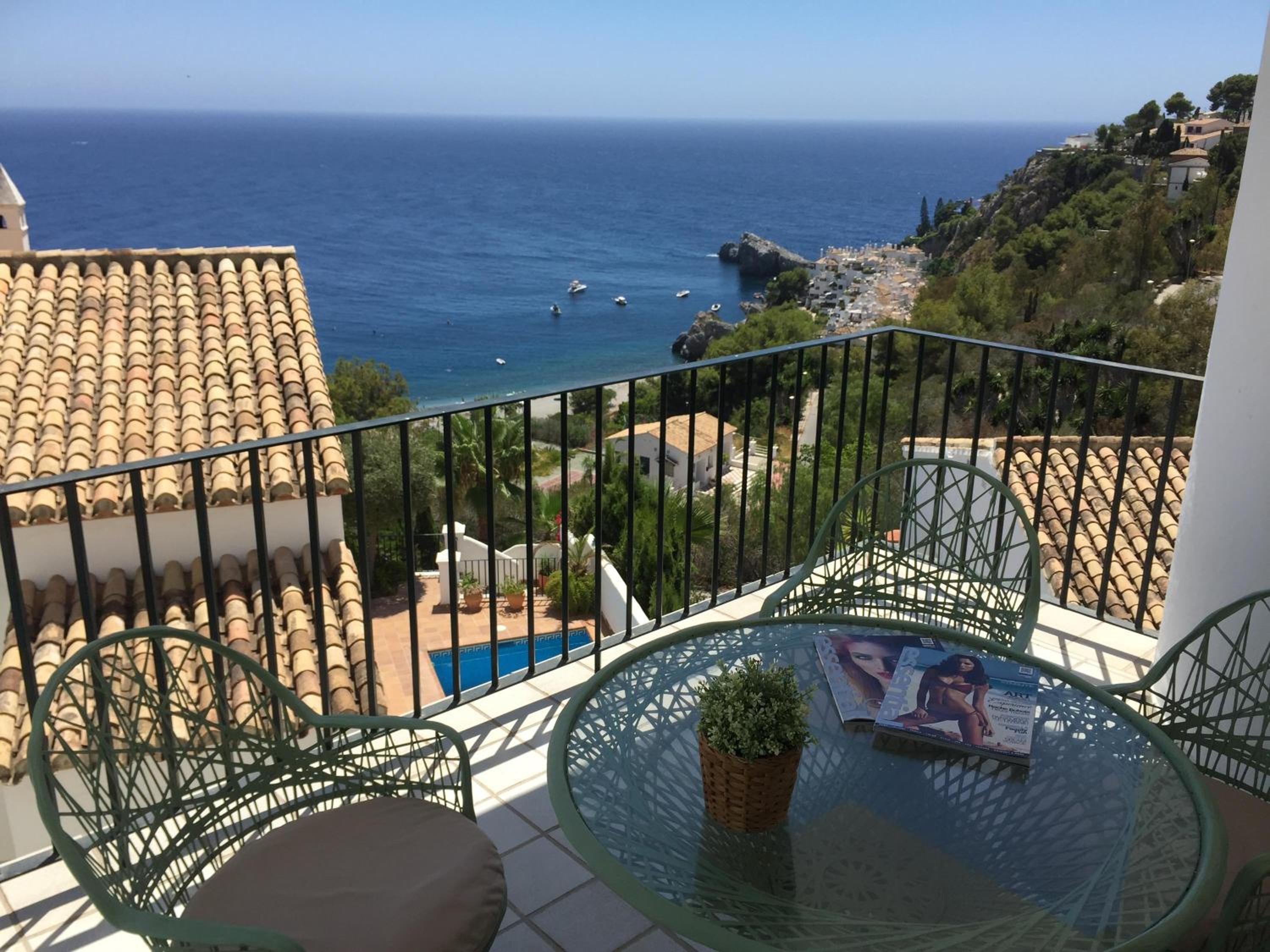 Marina del Este sea view photo 5