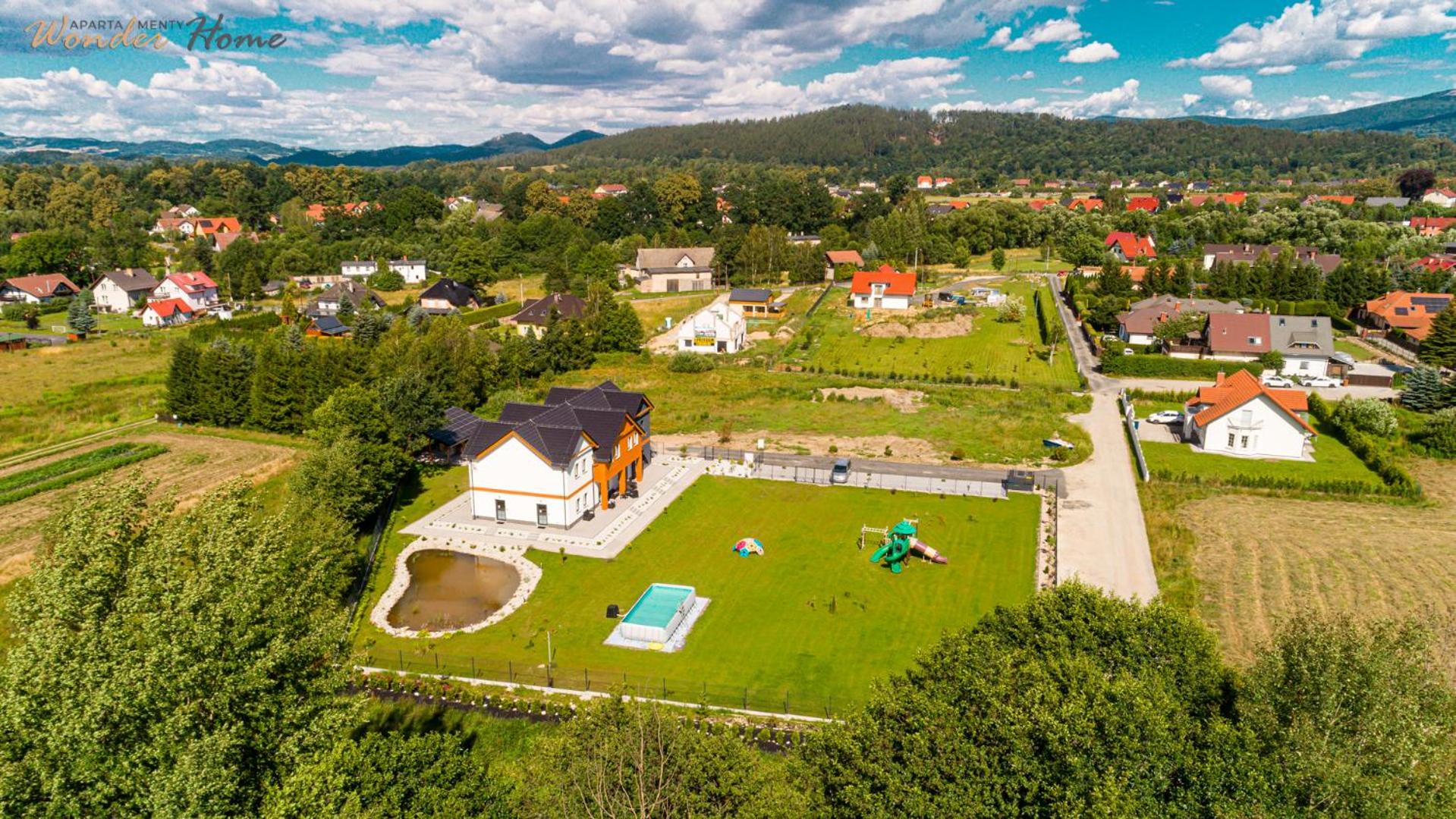 Wonder Home - Apartamenty Halo Karkonosze z ogrodem, sezonowym basenem, placem zabaw i widokiem na Śnieżkę - zlokalizowane blisko Karpacza