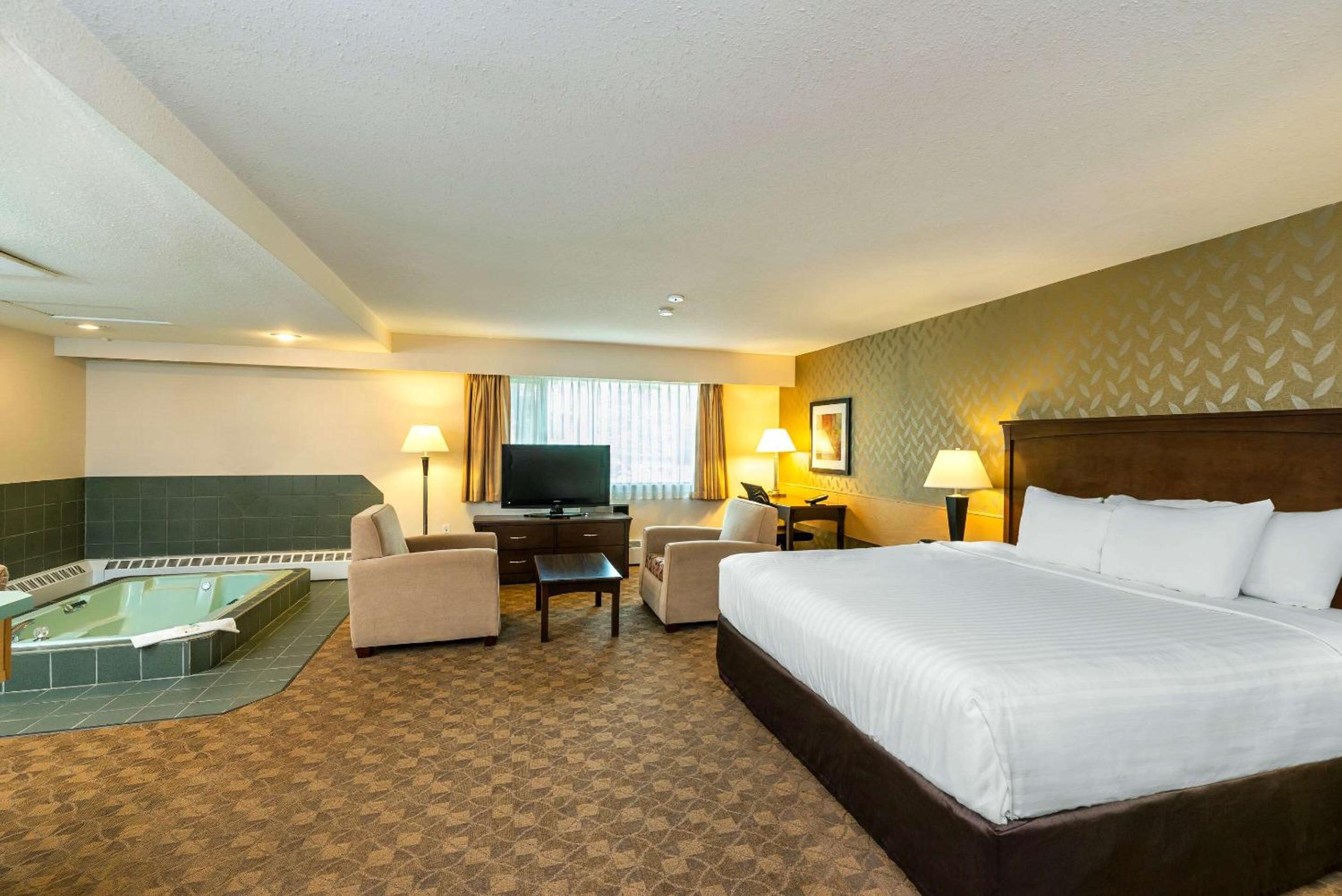 Quesnel Vacations - Prestige Riverside Lodge Quesnel - Property Image 10