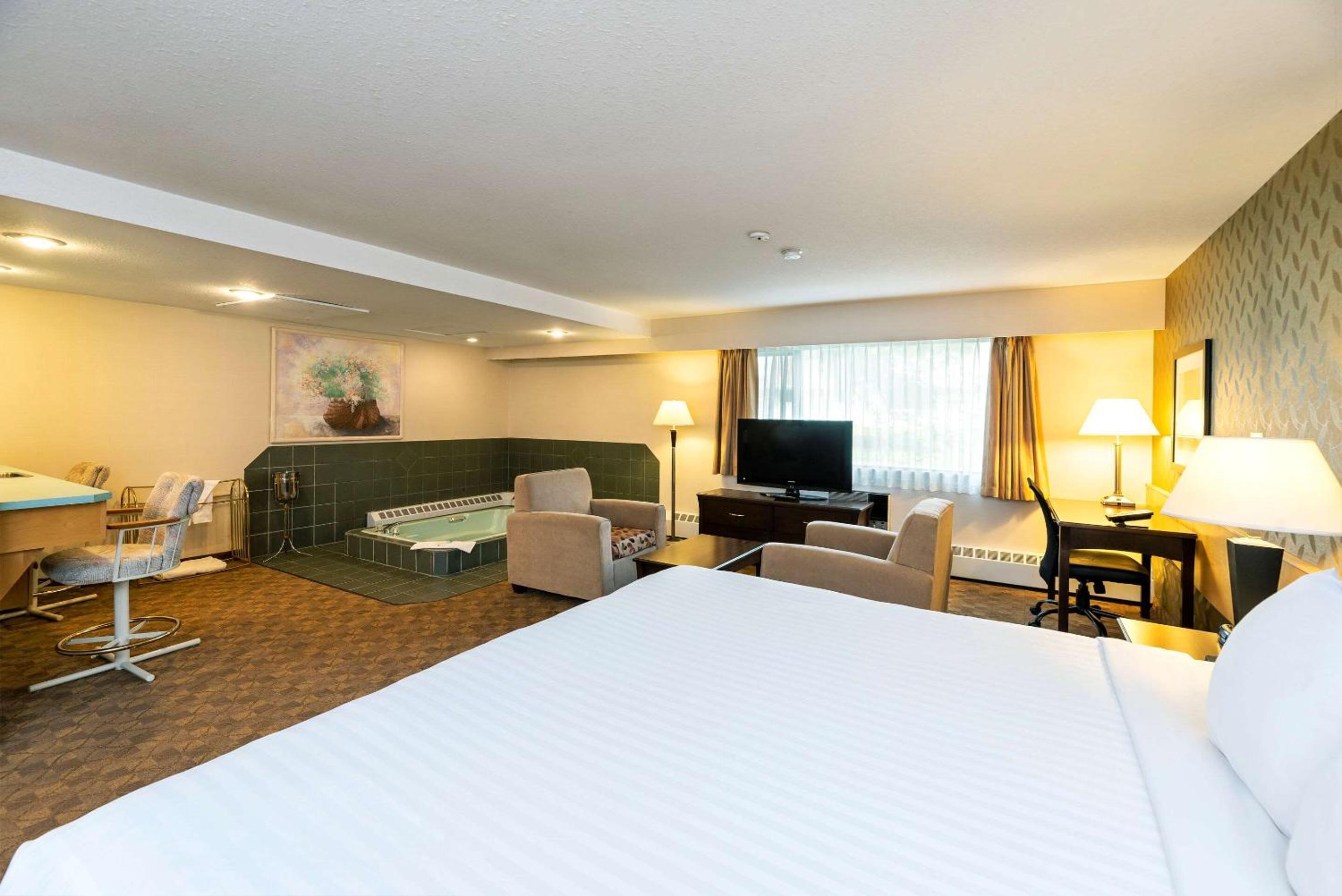 Quesnel Vacations - Prestige Riverside Lodge Quesnel - Property Image 11