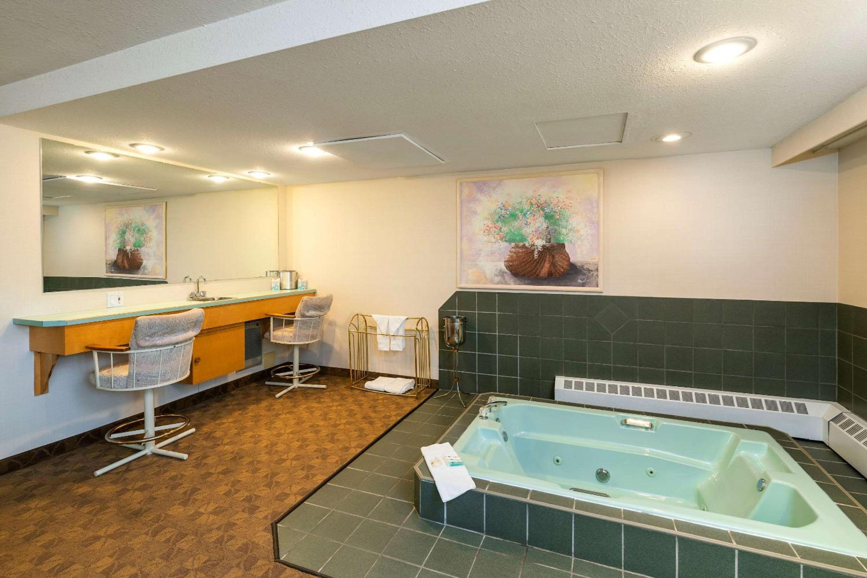 Quesnel Vacations - Prestige Riverside Lodge Quesnel - Property Image 12