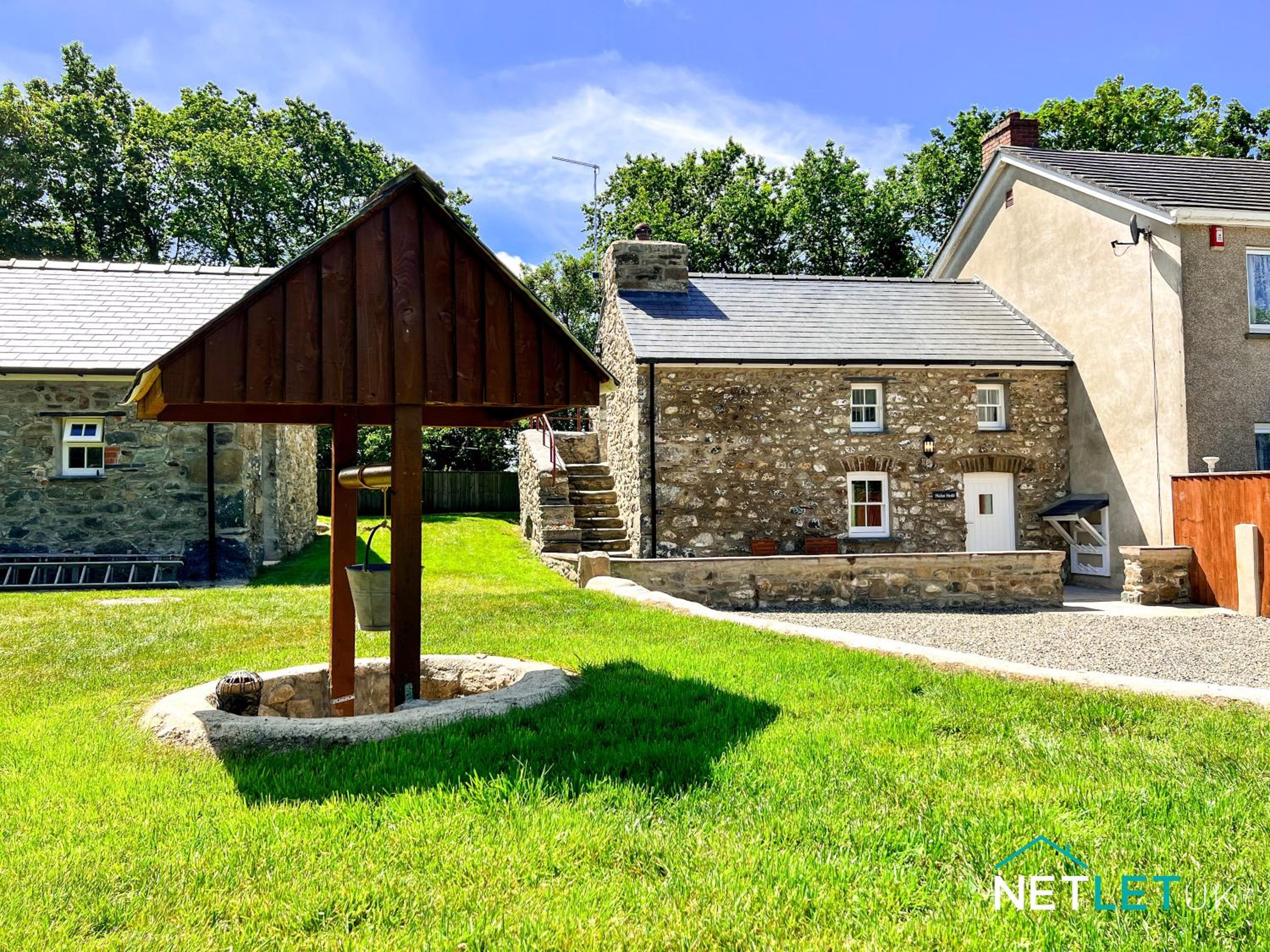 Hafan Hedd - Romantic Rural Retreat in Pembrokeshire view 5