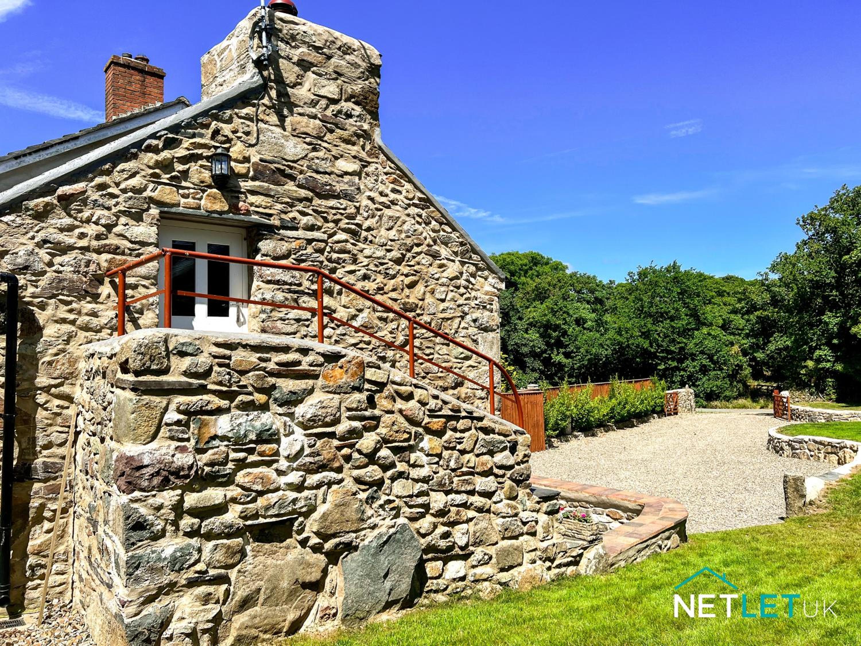 Hafan Hedd - Romantic Rural Retreat in Pembrokeshire view 3