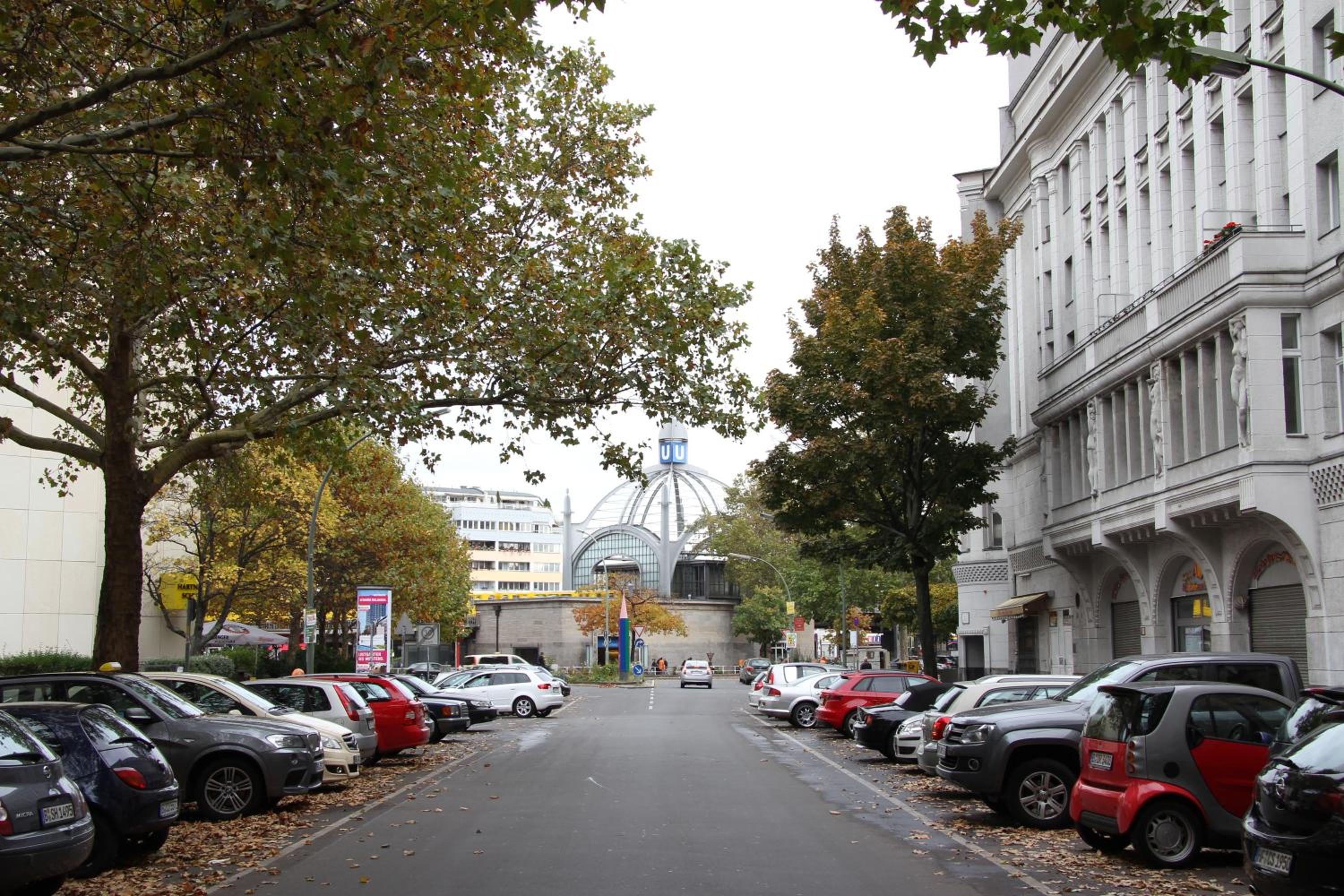 Nollendorf Apartments - 1 separate bedroom and 1 living room with sofa bed in Motzstraße