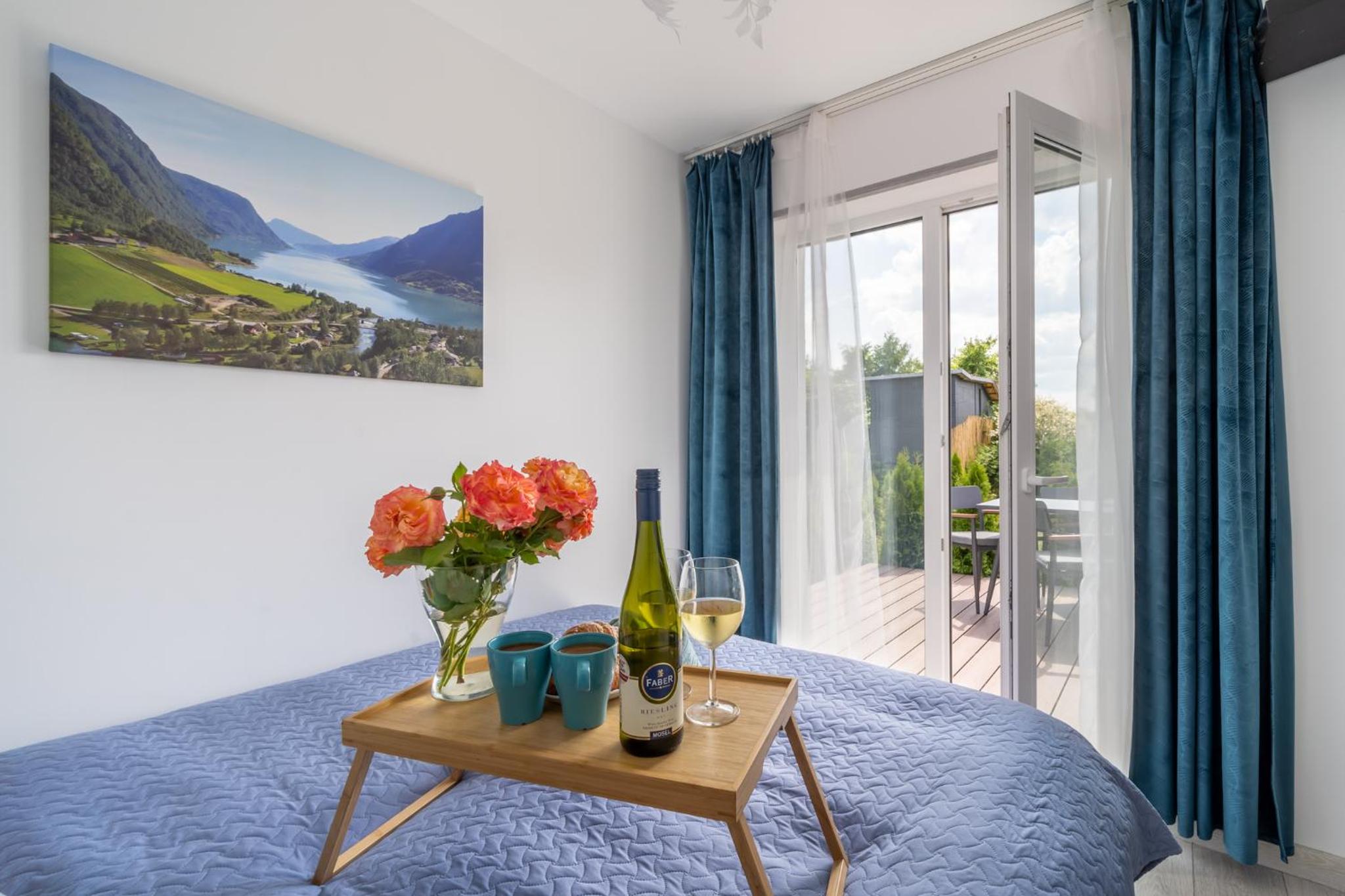 Family Garden House with Free Private Parking, Playground, BBQ and AirCond