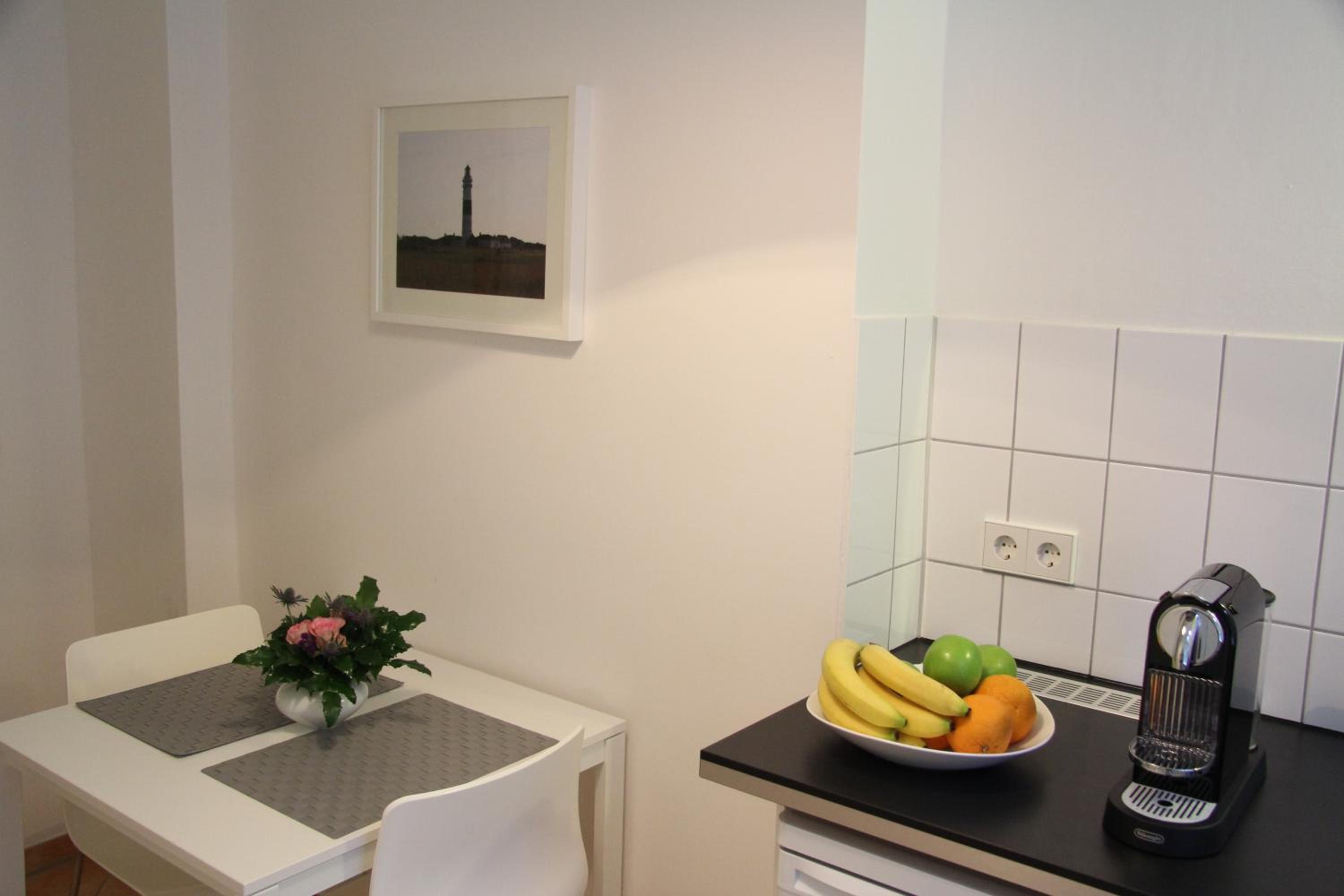 Nollendorf Apartments - 1 separate bedroom and 1 living room with sofa bed in Motzstraße