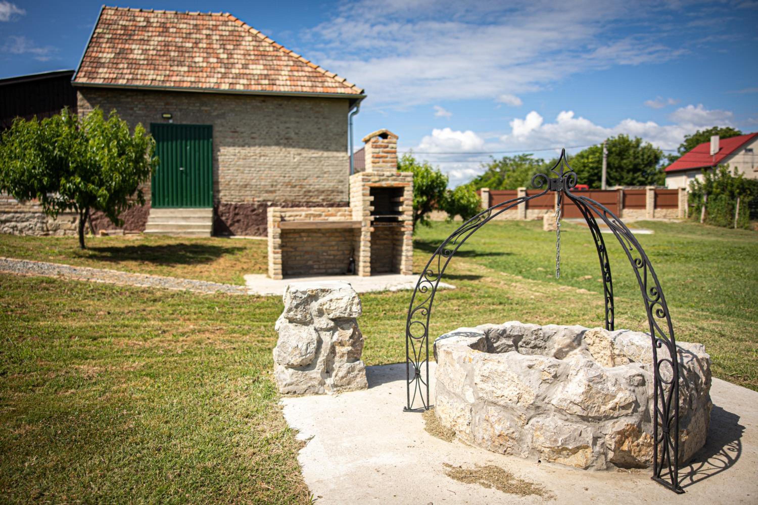 Photo 12