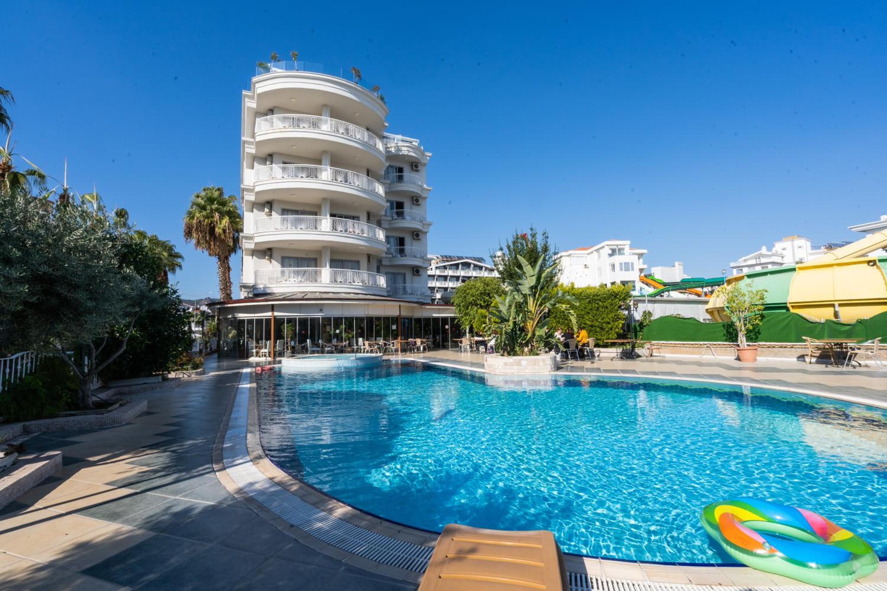 Romance Beach Hotel - Image 11