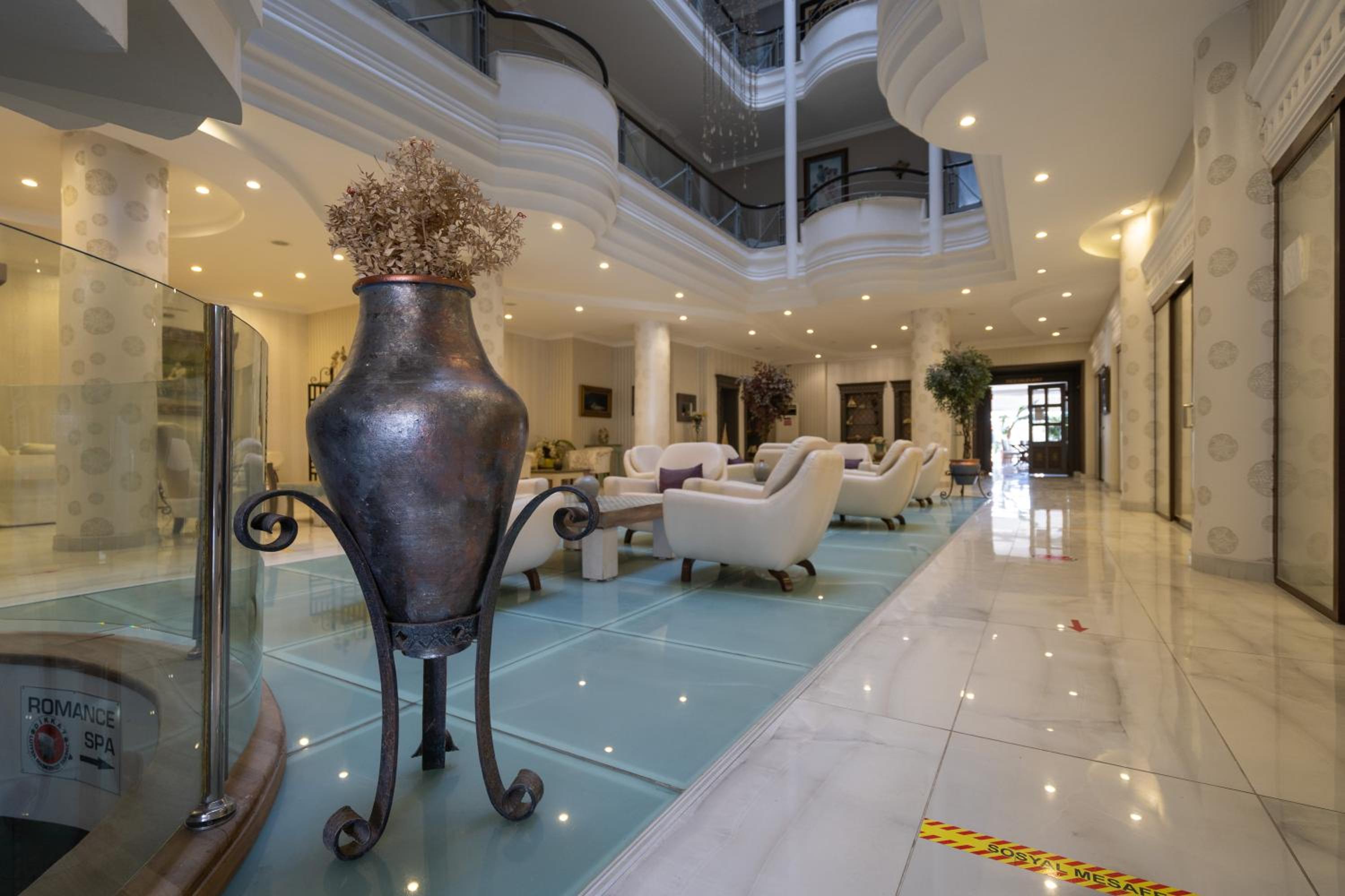 Romance Beach Hotel - Image 17