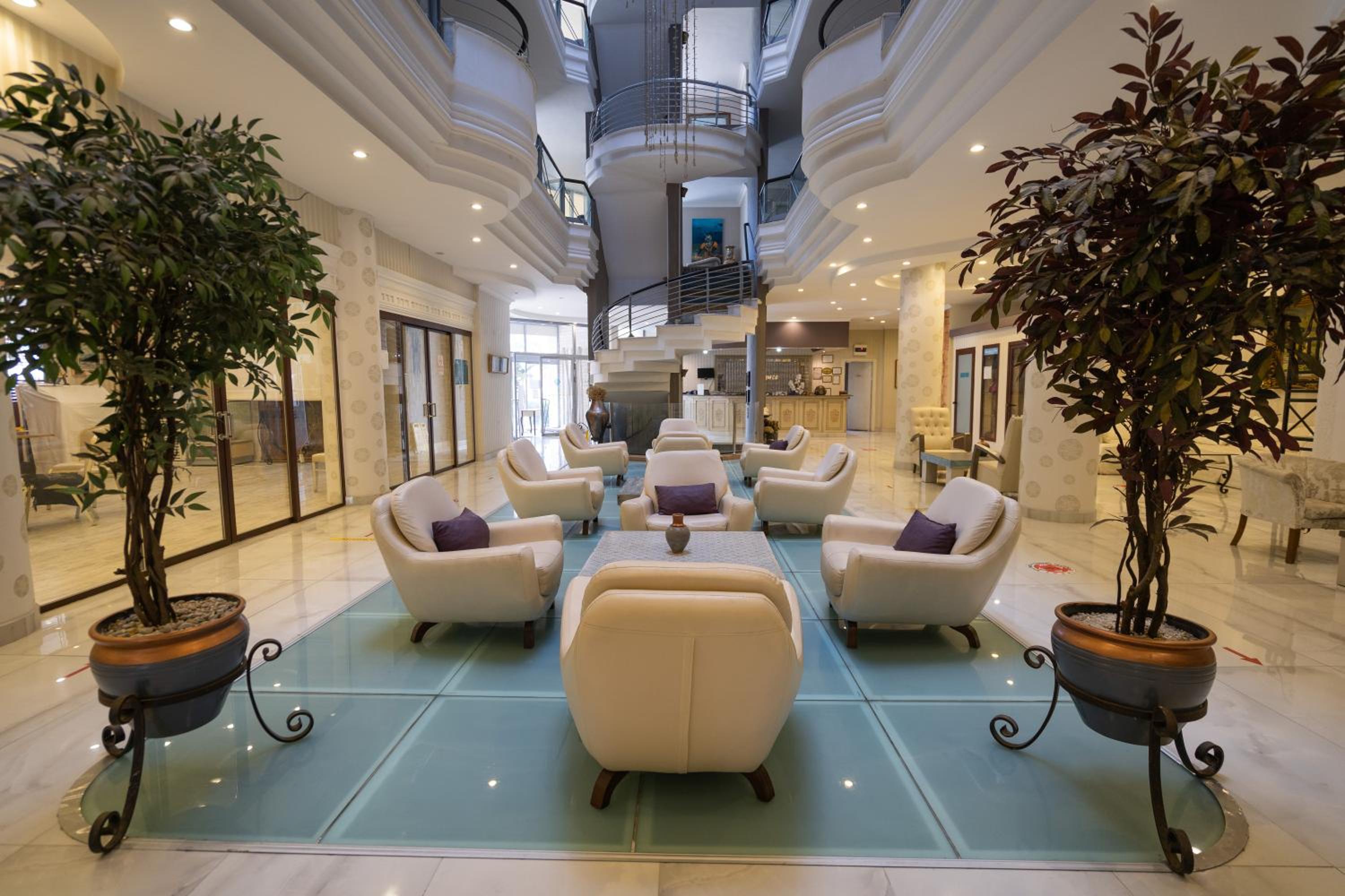 Romance Beach Hotel - Image 9
