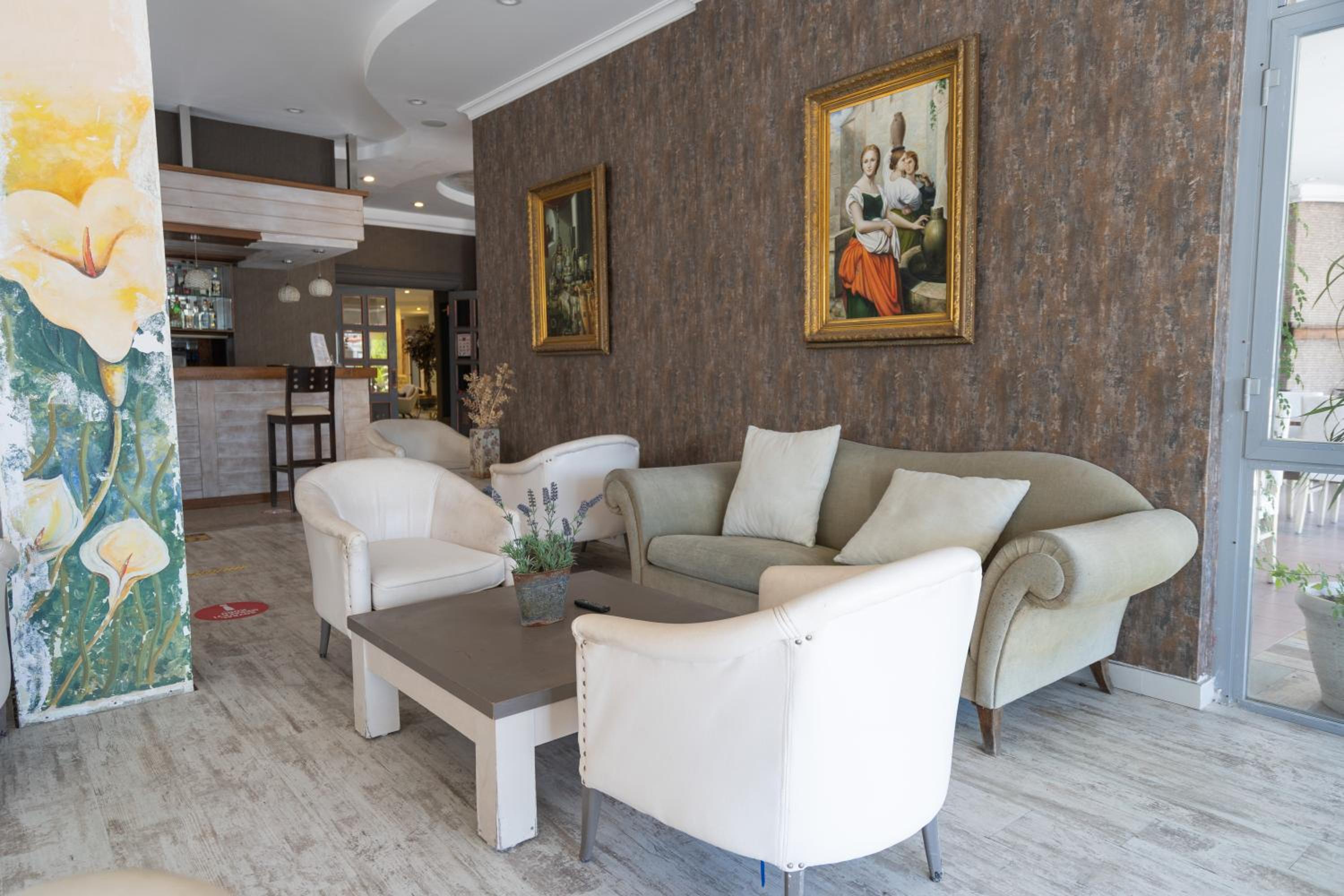 Romance Beach Hotel - Image 19