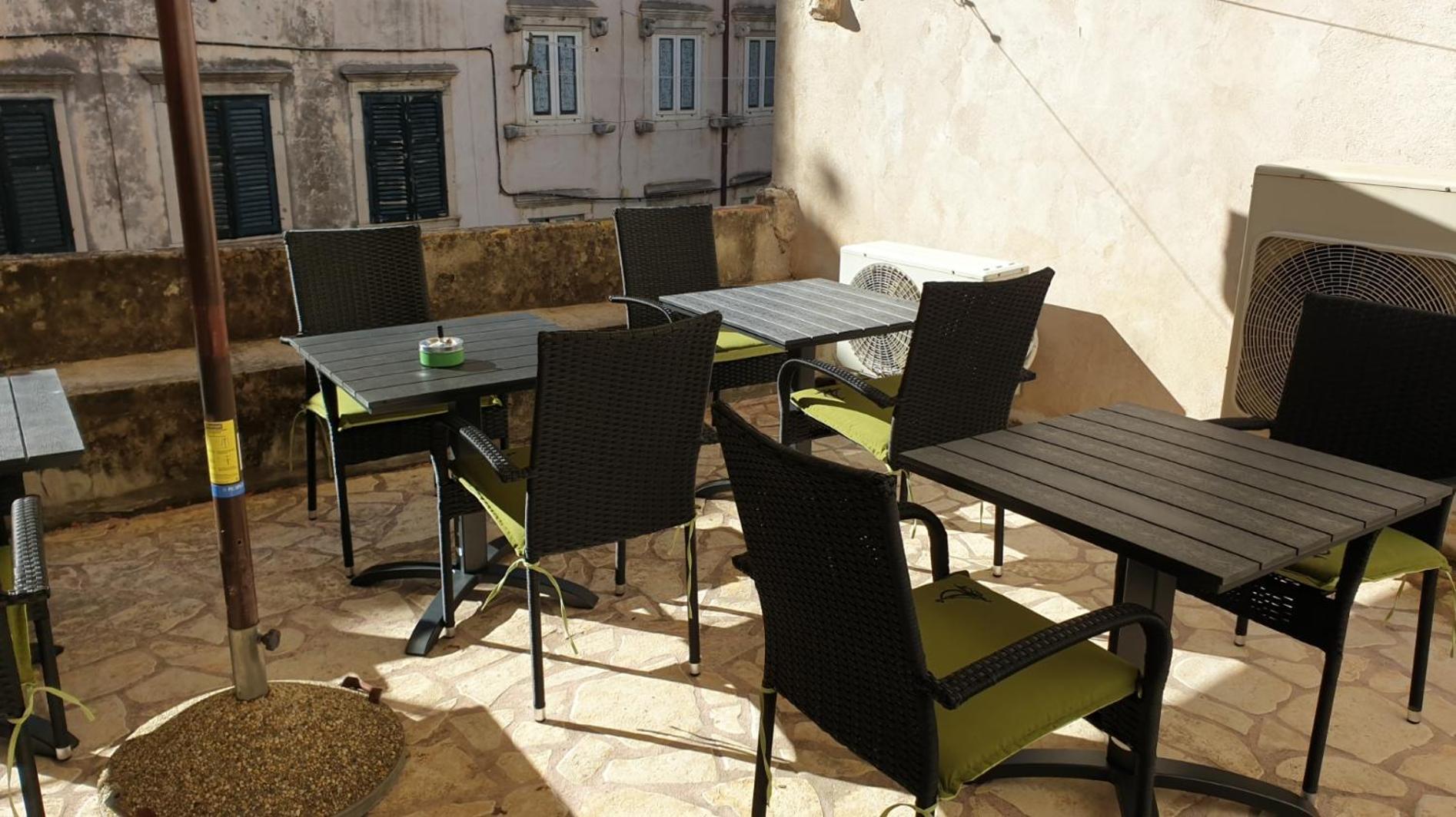 Placeta Apartments & Rooms