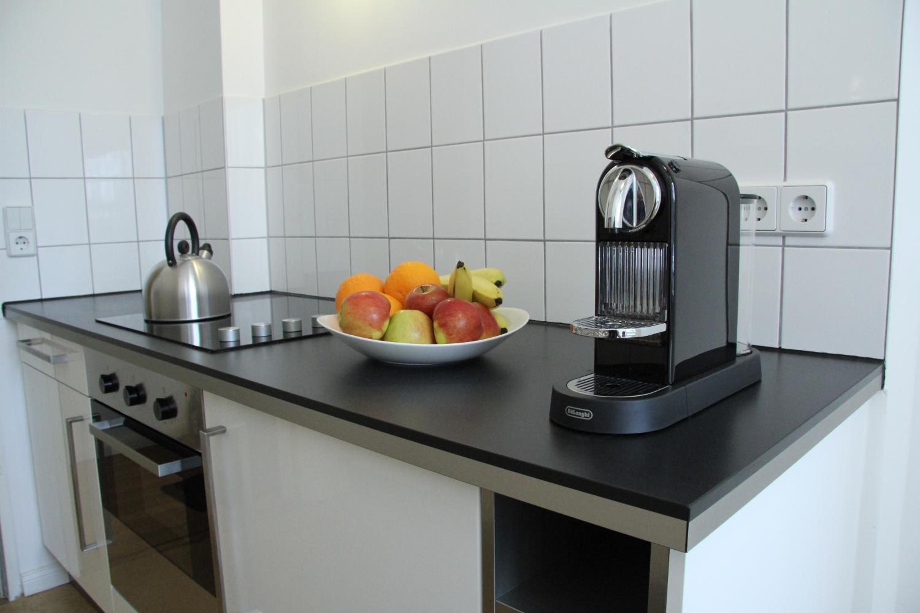 Nollendorf Apartments - 1 separate bedroom and 1 living room with sofa bed in Motzstraße