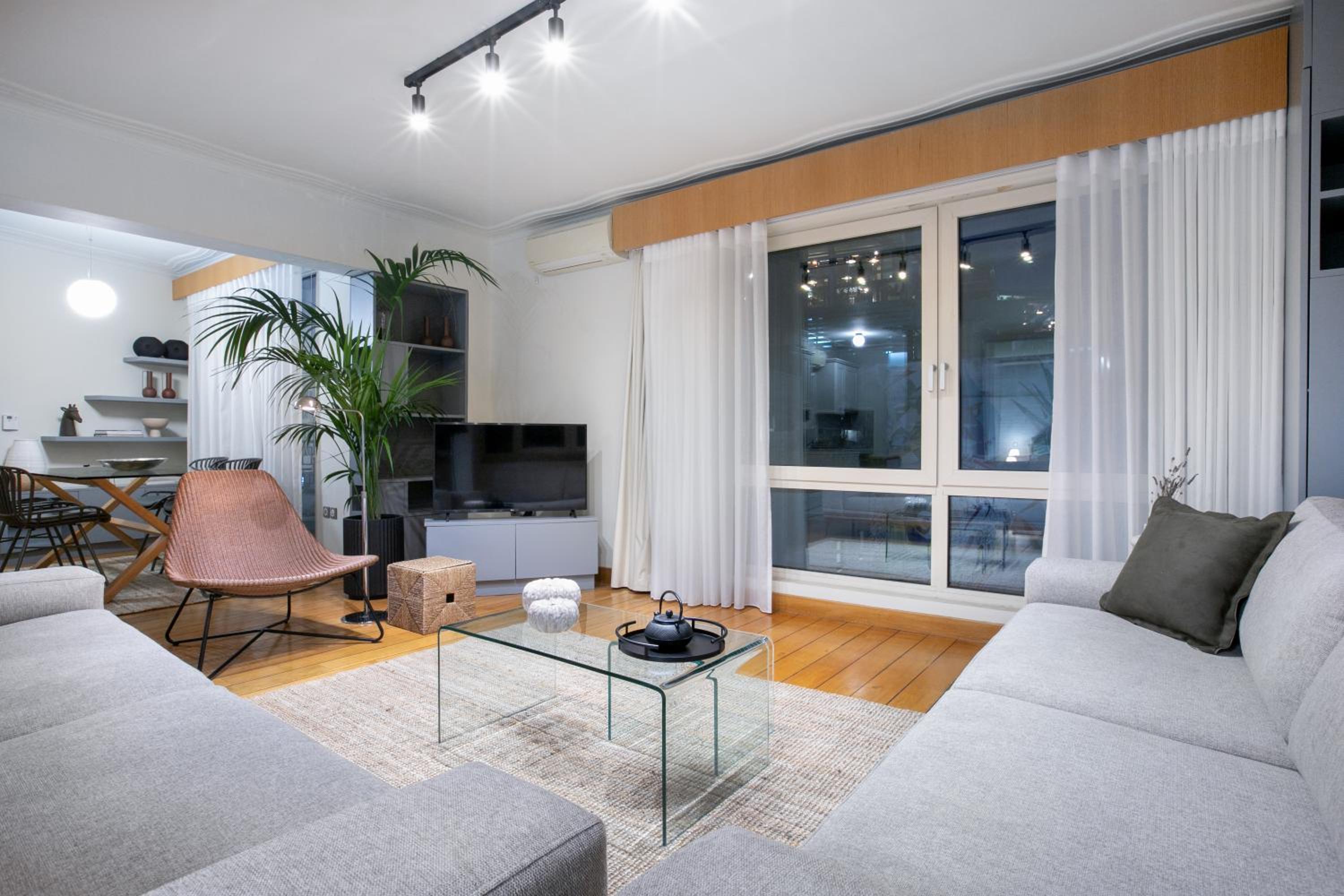 Monastiraki Stylish Loft W/ Acropolis View/Bathtub