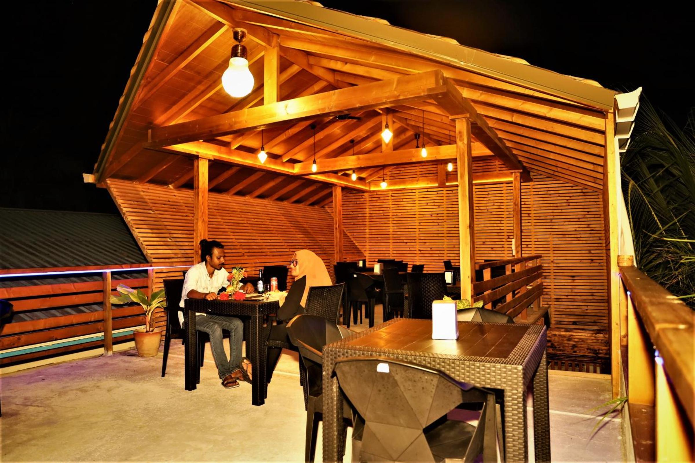 Dhigurah Beach Inn view 3