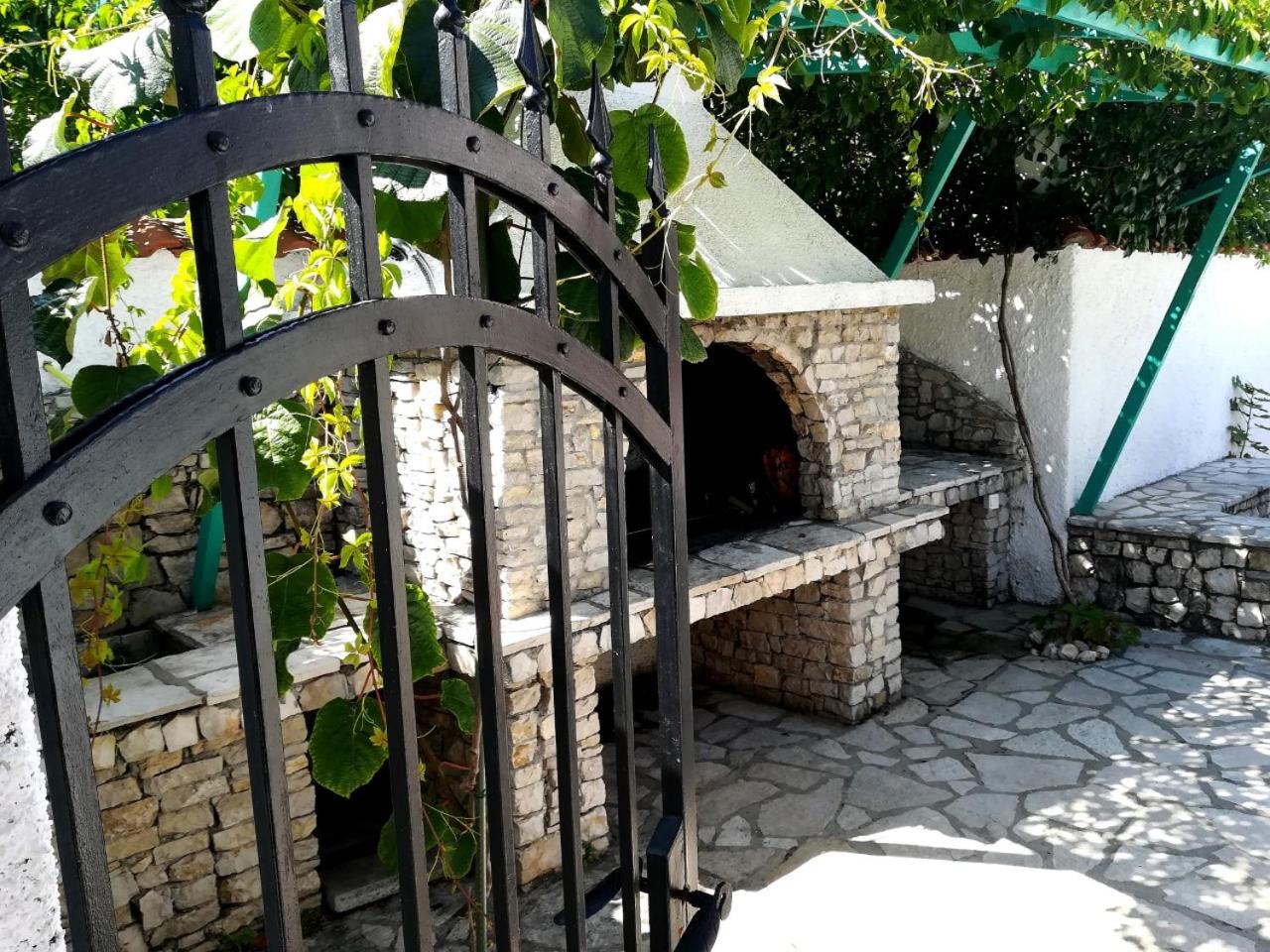 Photo 8