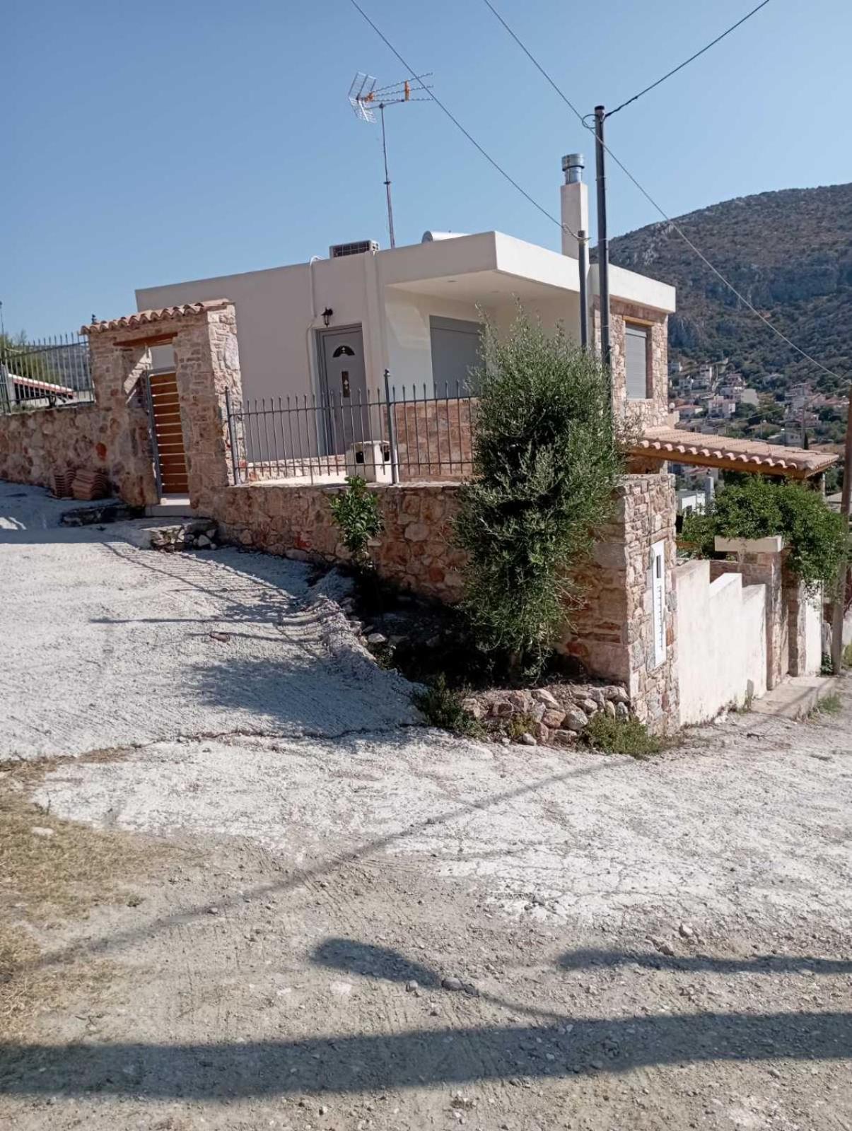 Hotel Andi's Studio Porto Rafti - Image 1