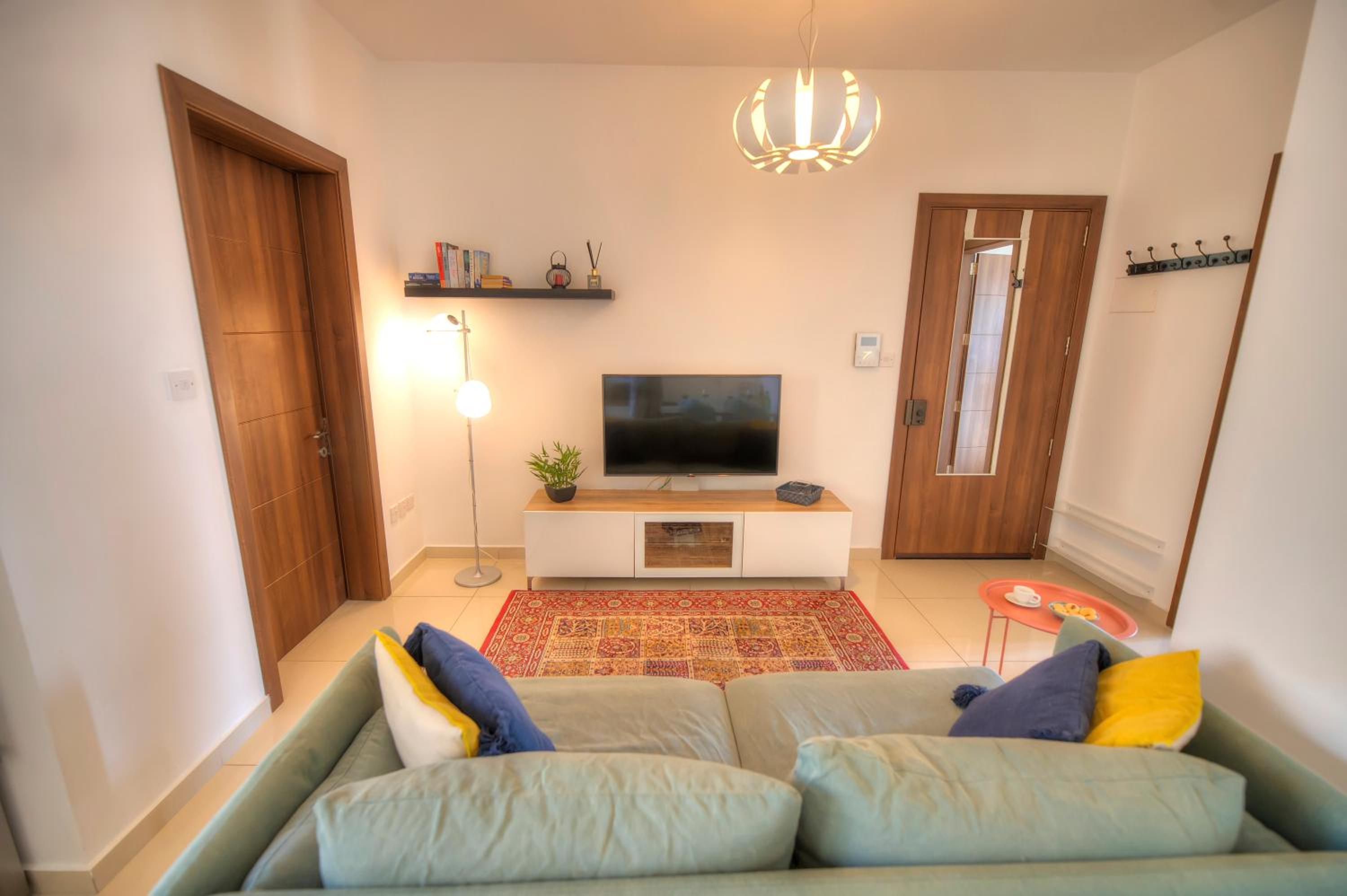 Charming 2 bedroom apartment close to Junior College ETUS1-1 view 4