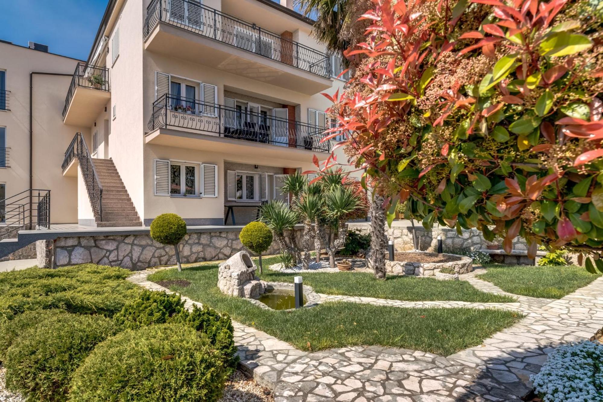 Luxury apartment Love Nest - near the center and the beach view 2