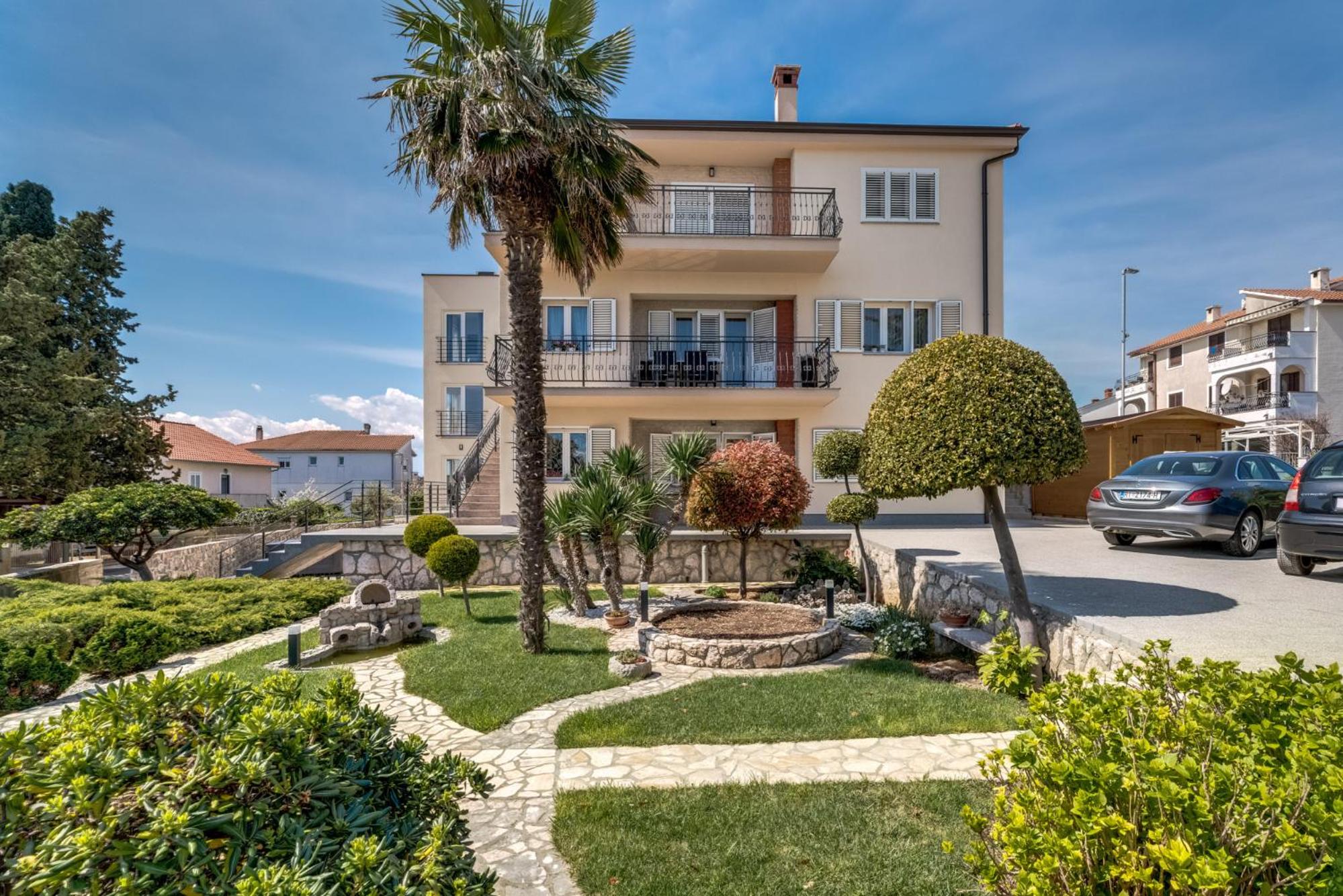 Luxury apartment Love Nest - near the center and the beach view 3