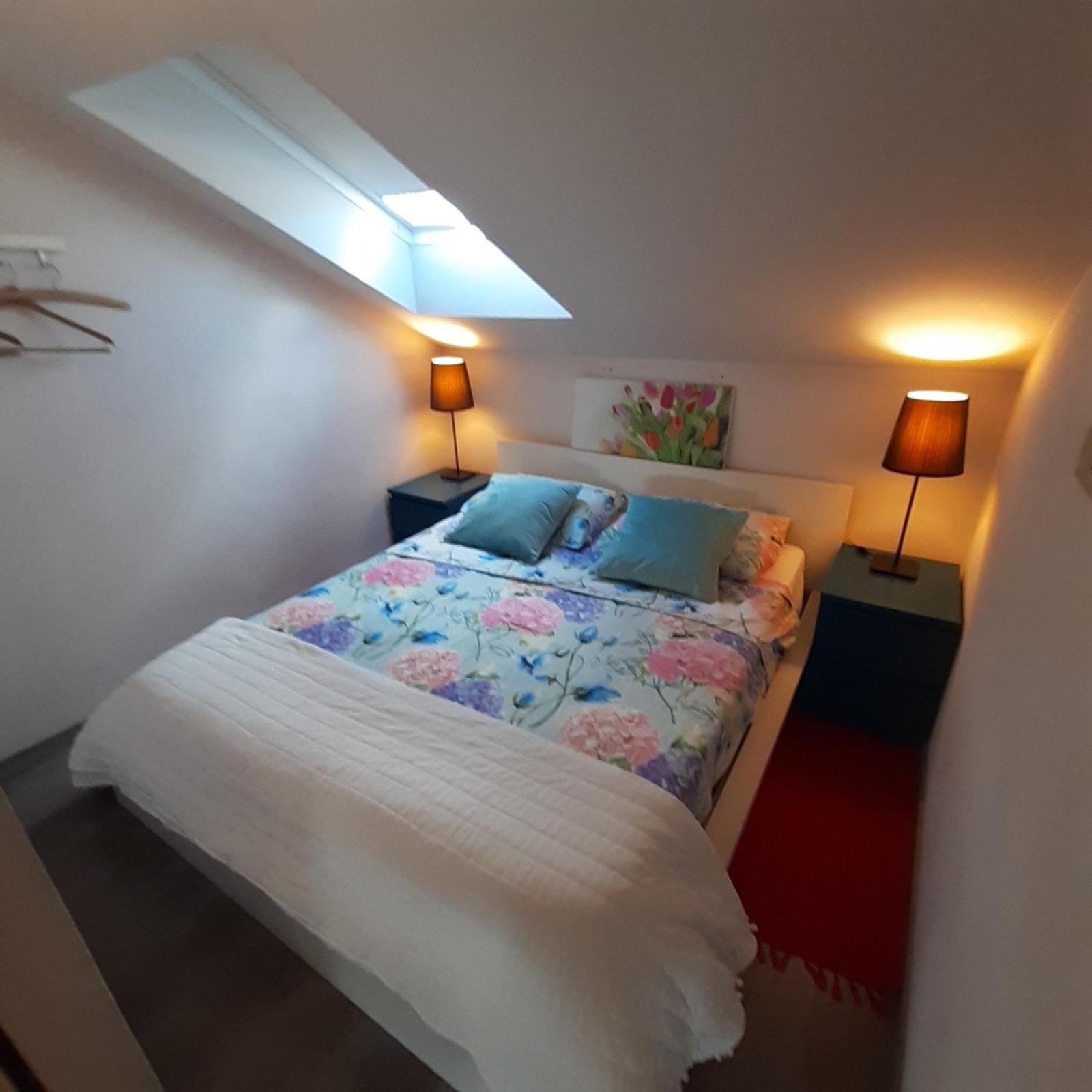 Orange Cube Apartment - Self check in - Free parking
