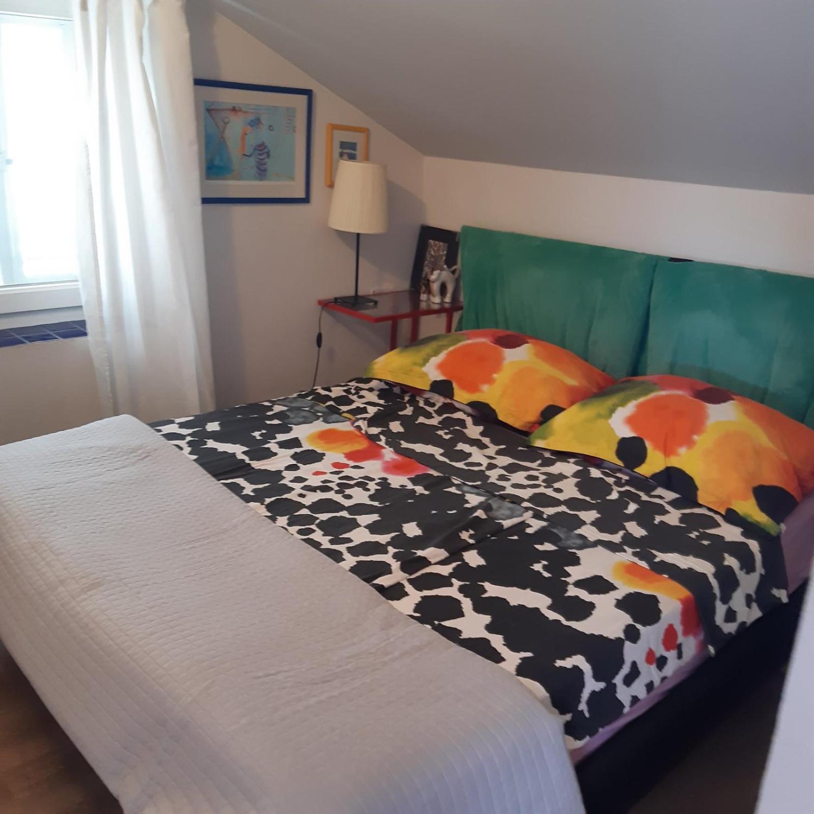 Orange Cube Apartment - Self check in - Free parking