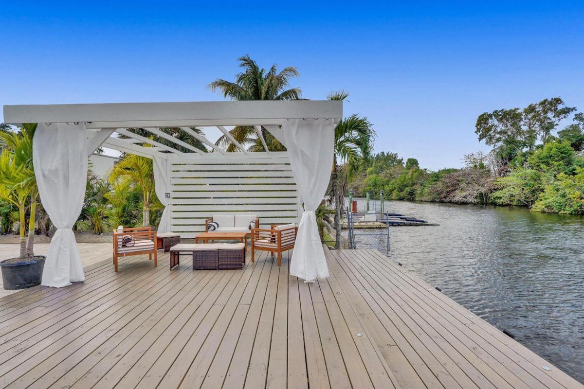 Newly Renovated 5br Villa with pool in Ft Lauderdale on the water