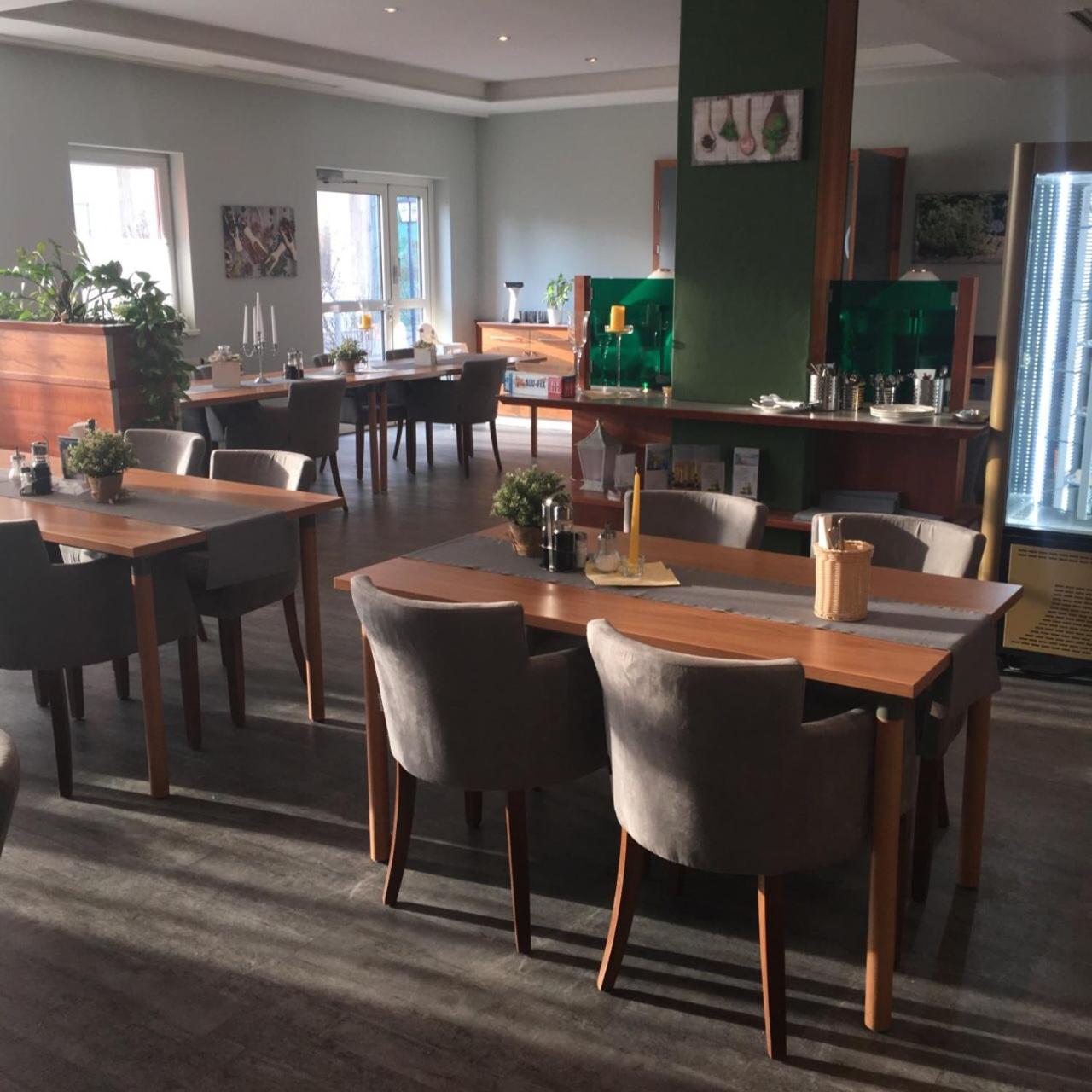 Atrium Gästezimmer und Restaurant - Hohenau an der March