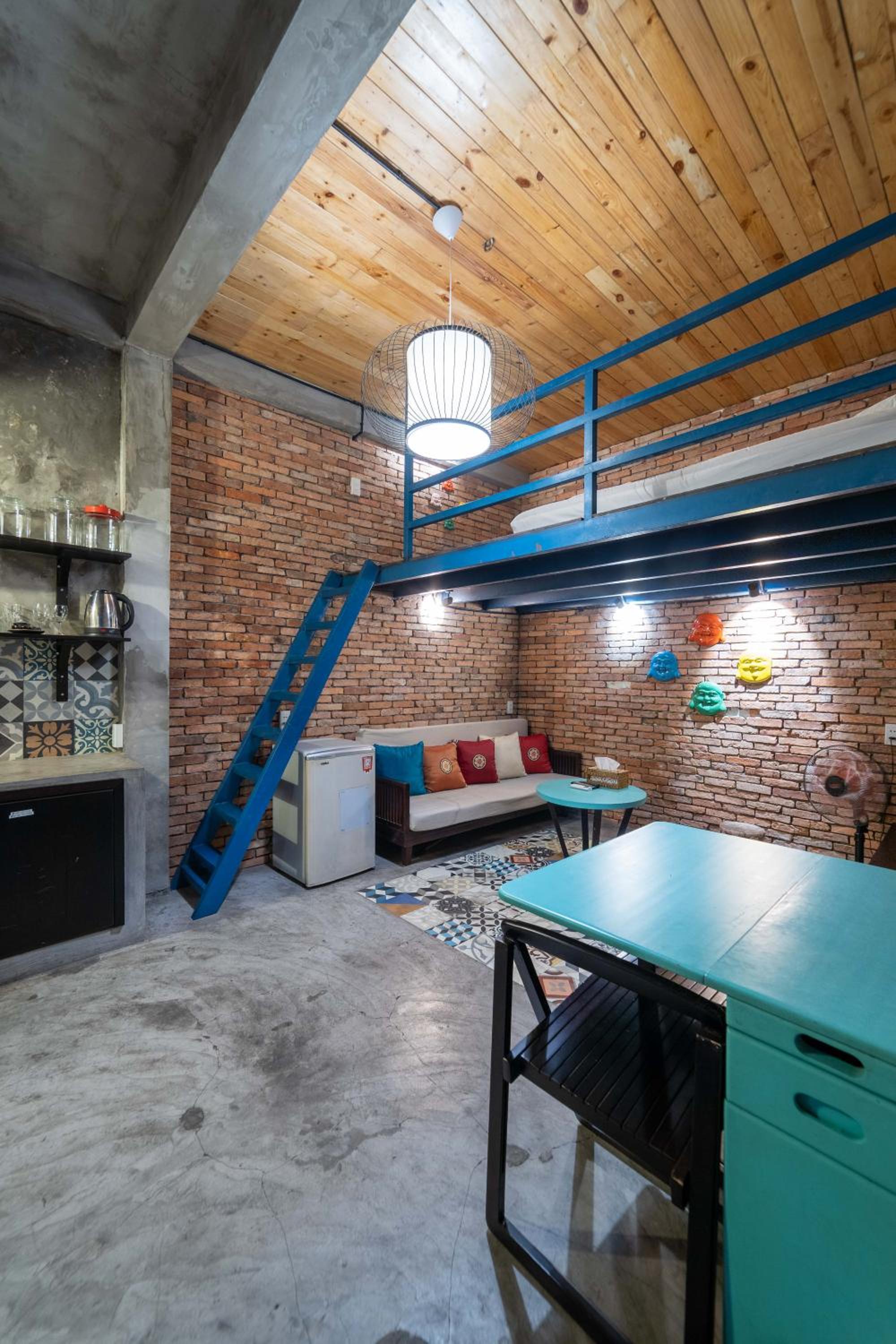 Stay&Chill - S.1: Ancient studio nearby Bui Vien