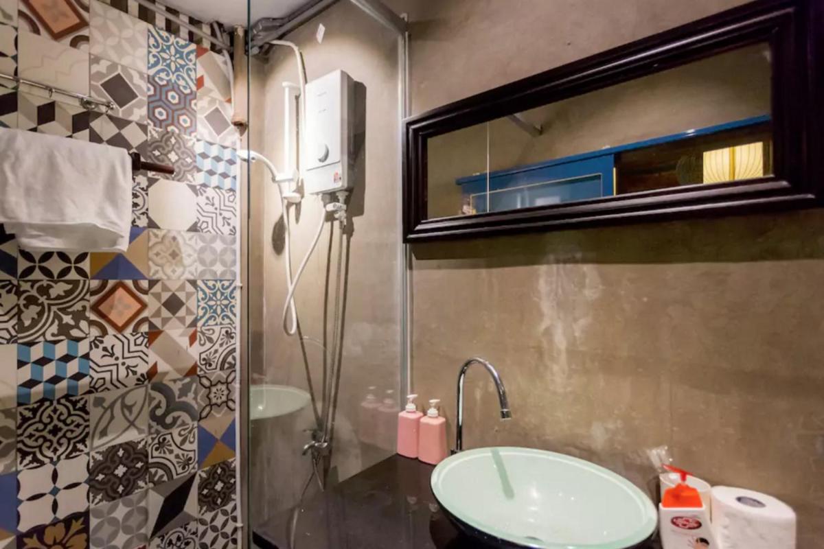 Stay&Chill - S.1: Ancient studio nearby Bui Vien